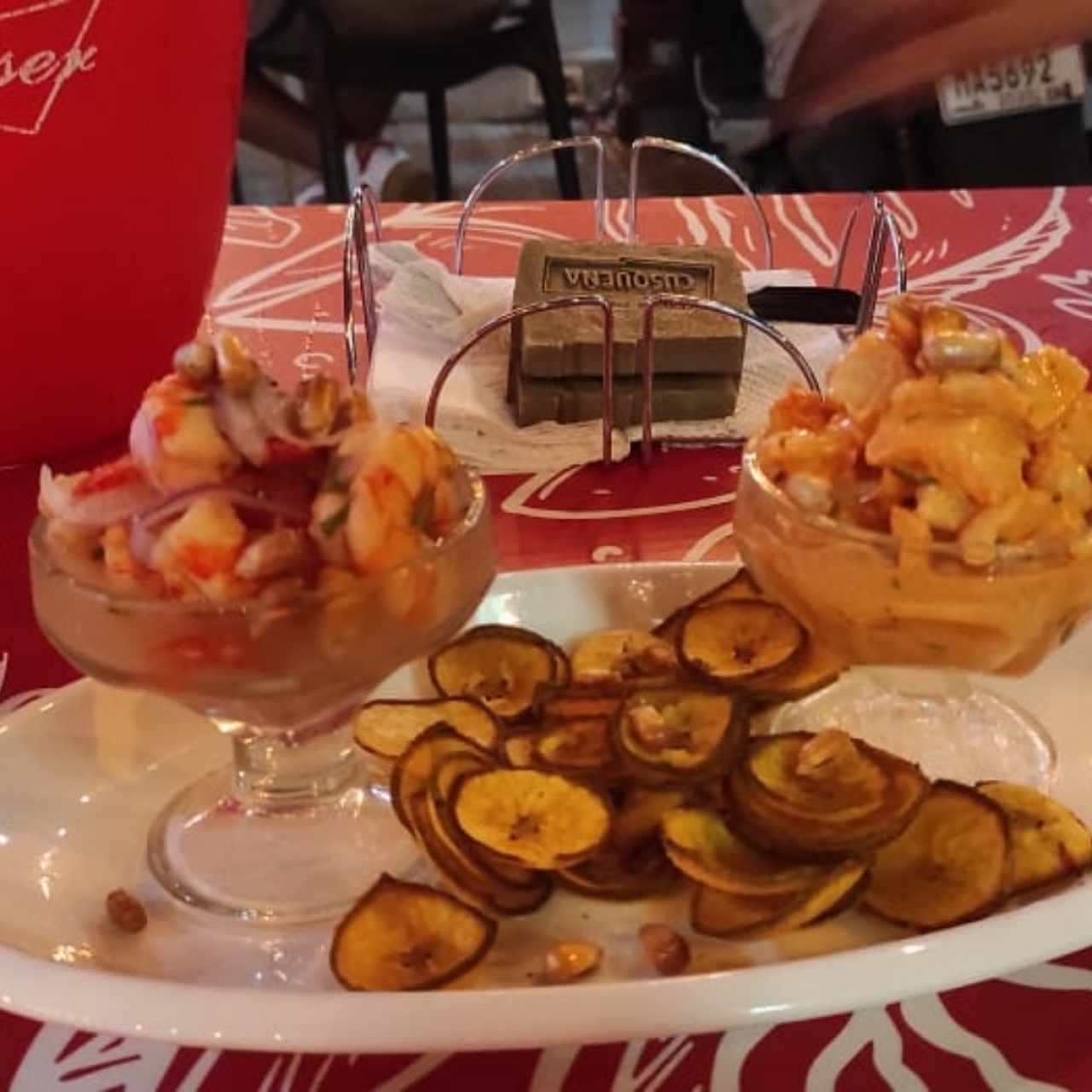 cóctel de camarón y cóctel la cevichería