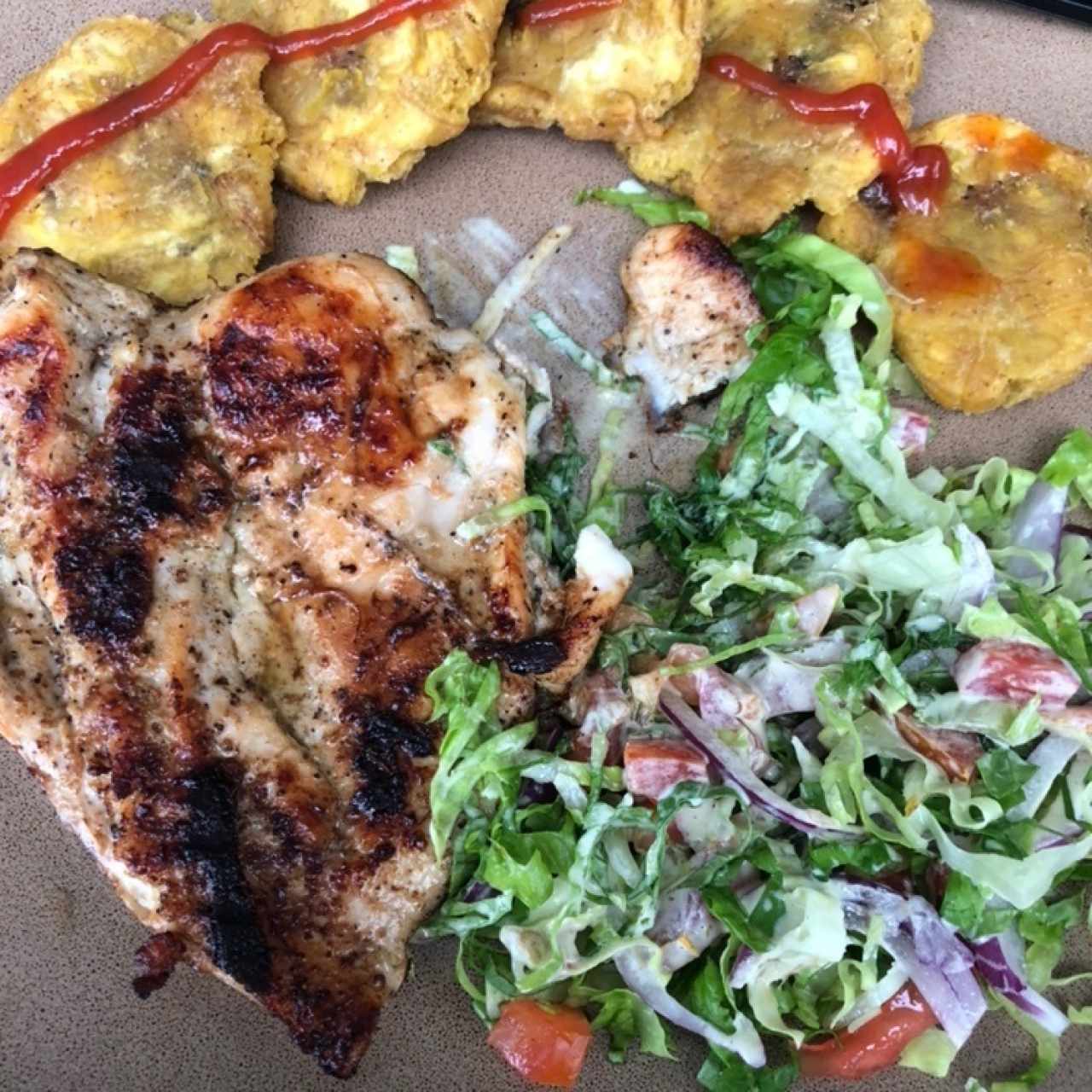 pollo con patacones