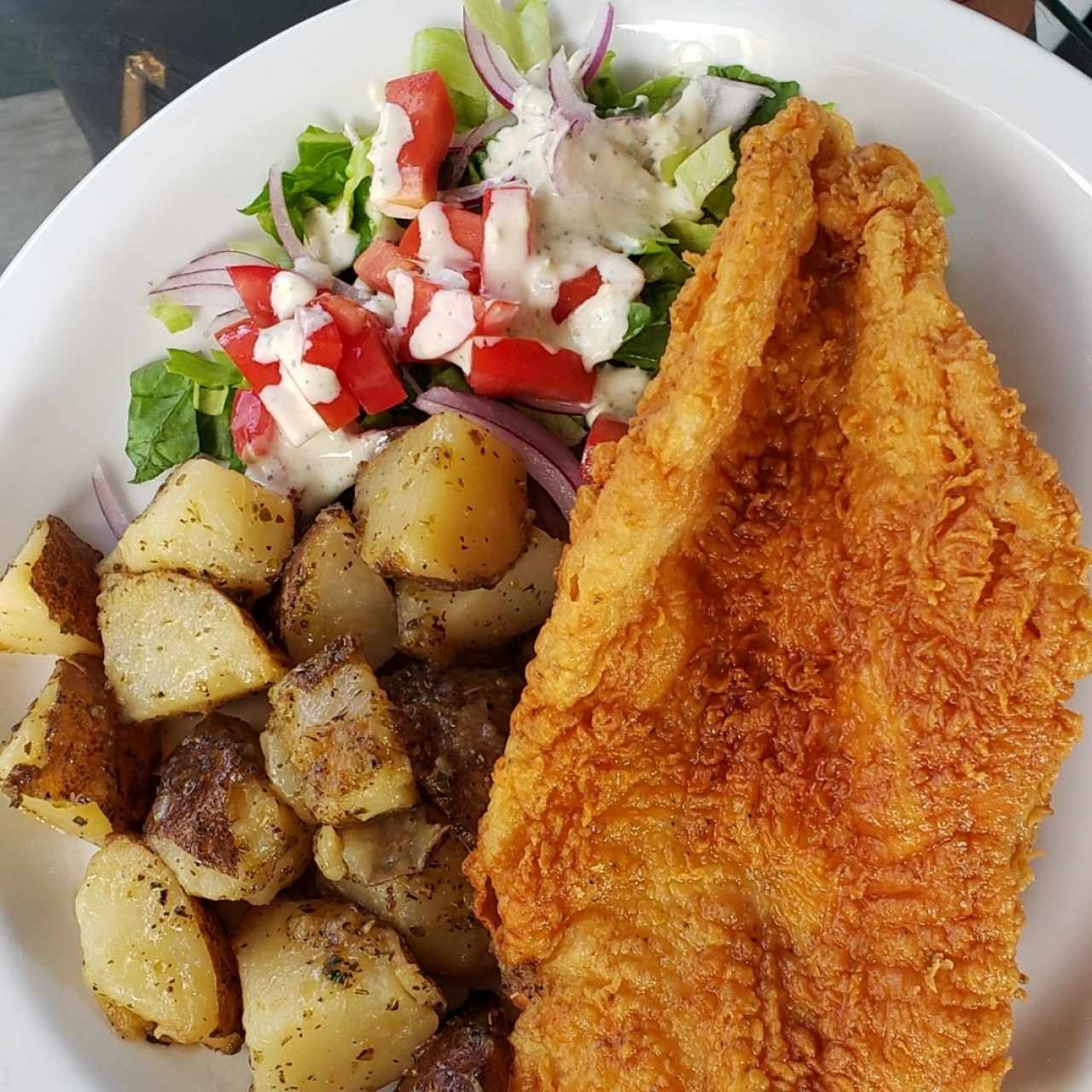 corvina apanada con papas al mojo