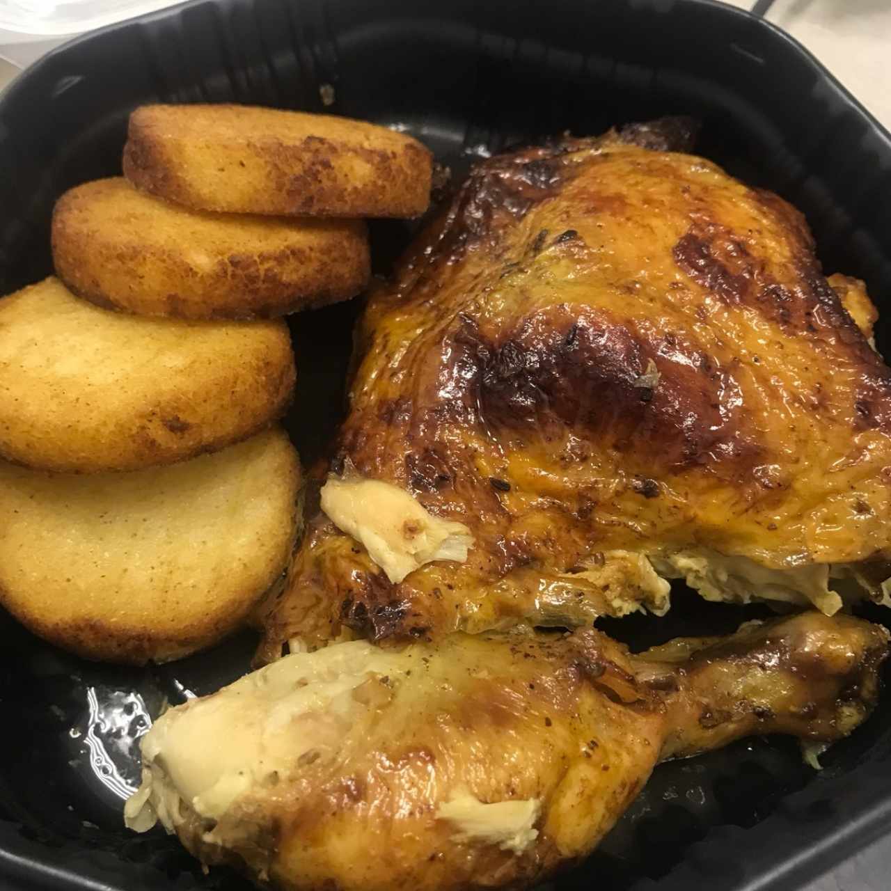 1/4 de pollo con arepitas