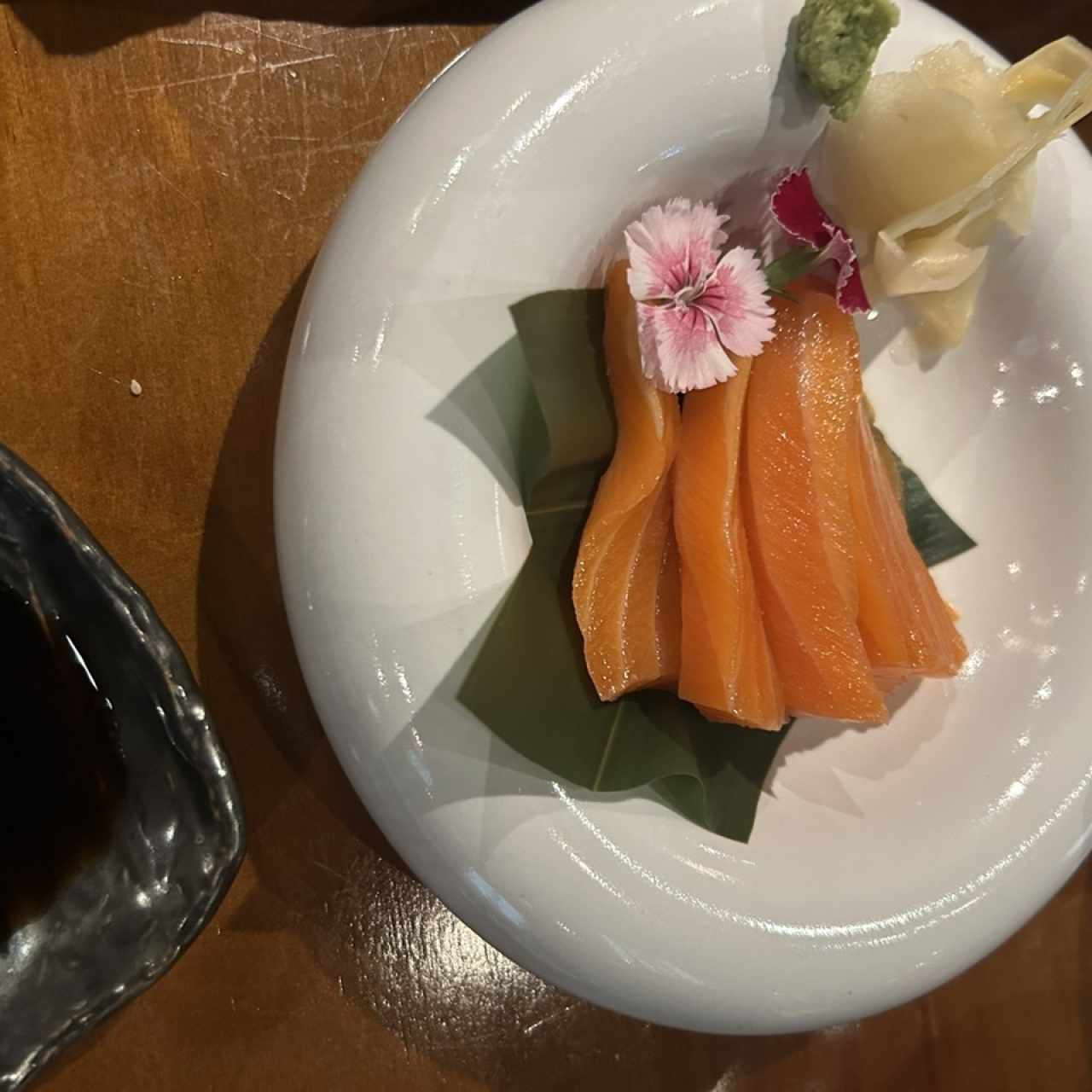 ENTRIES - SASHIMI DE SALMON