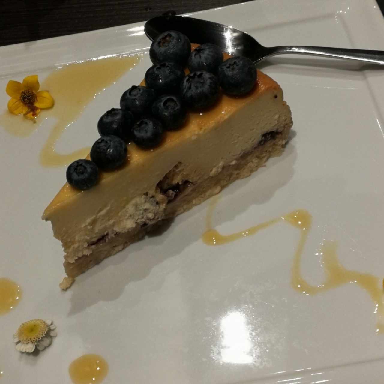 DESERTS - MAGURO CHEESECAKE