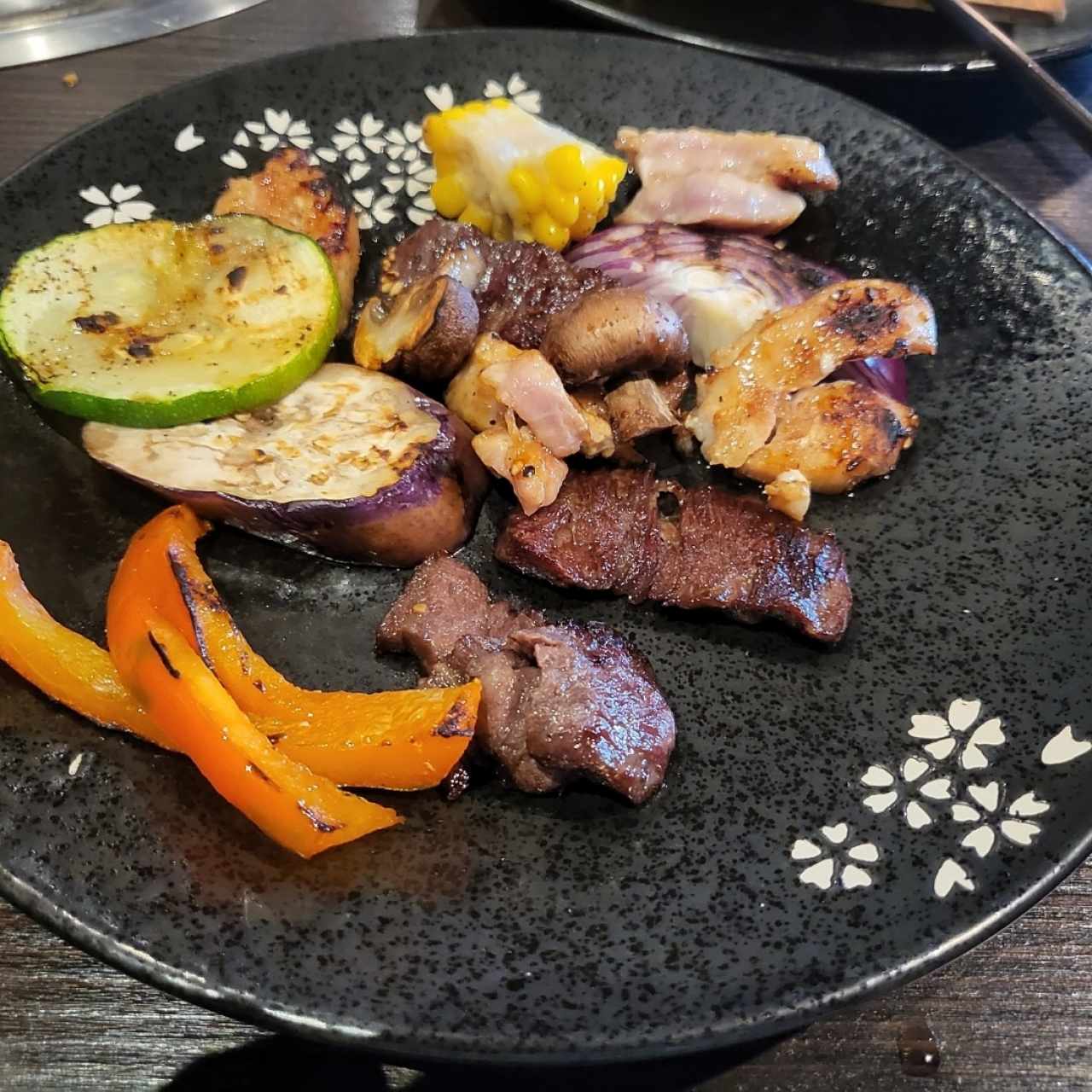 Vegetales y entraña grillados