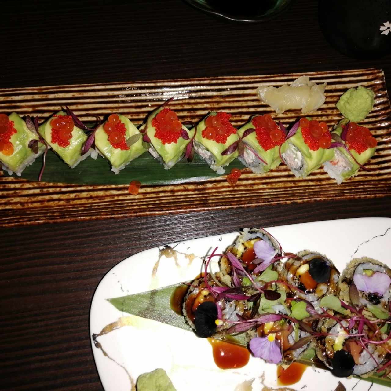 KING CRAB Roll y Black sake roll ( el de abajo)