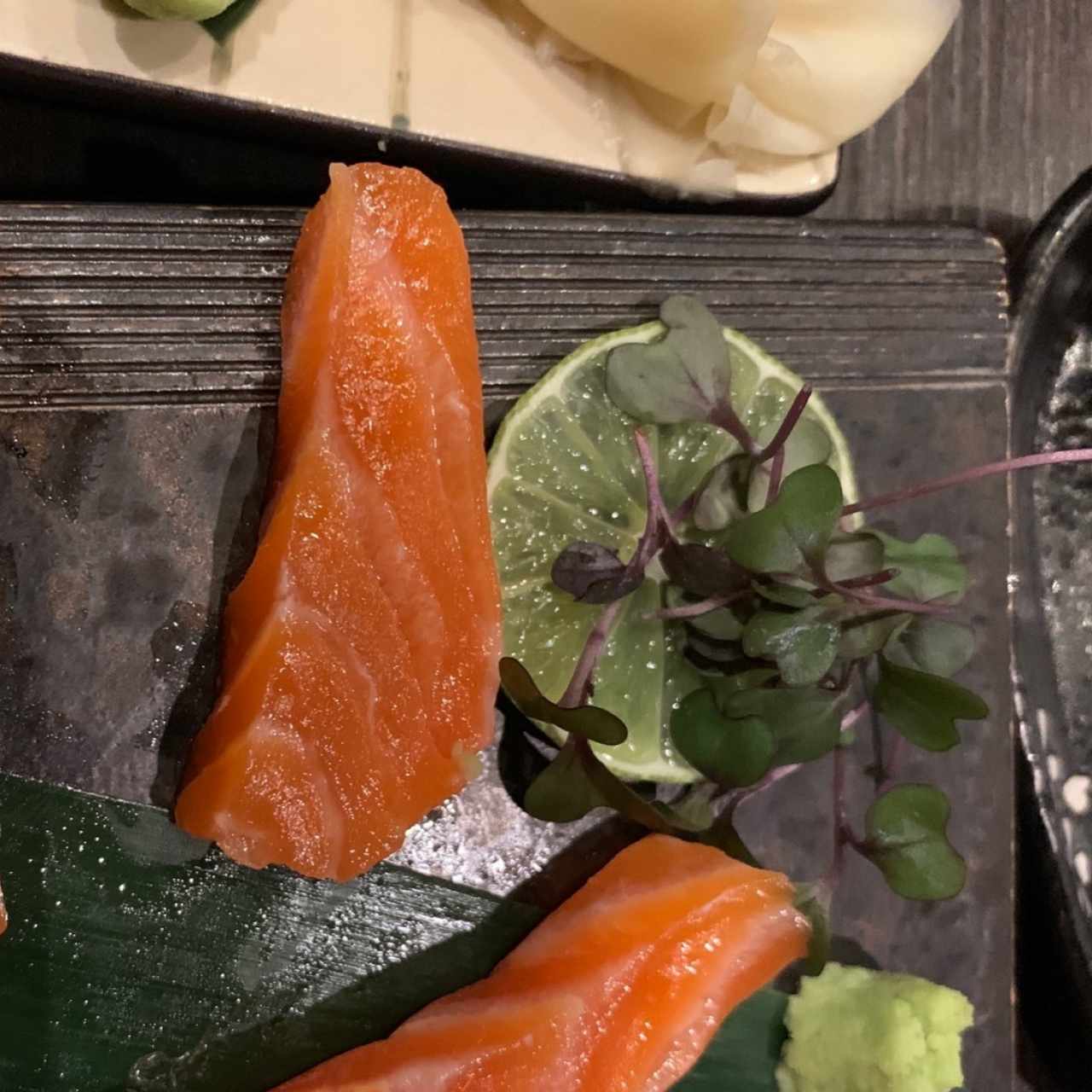 SAKE ( SALMON ) NIGIRI