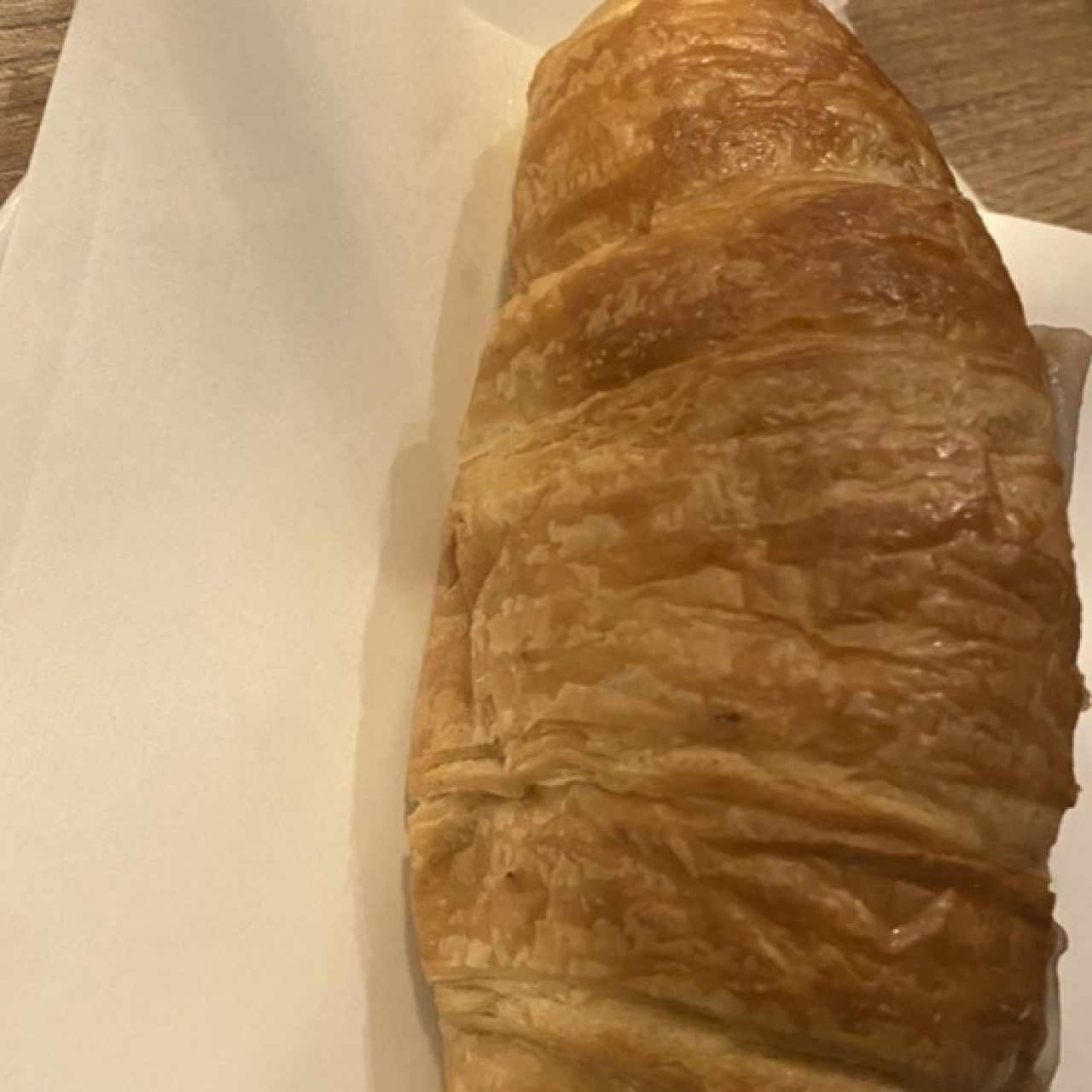 Croissant de jamón y queso