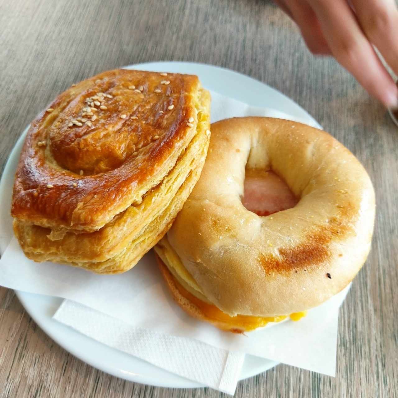 bagel de huevo