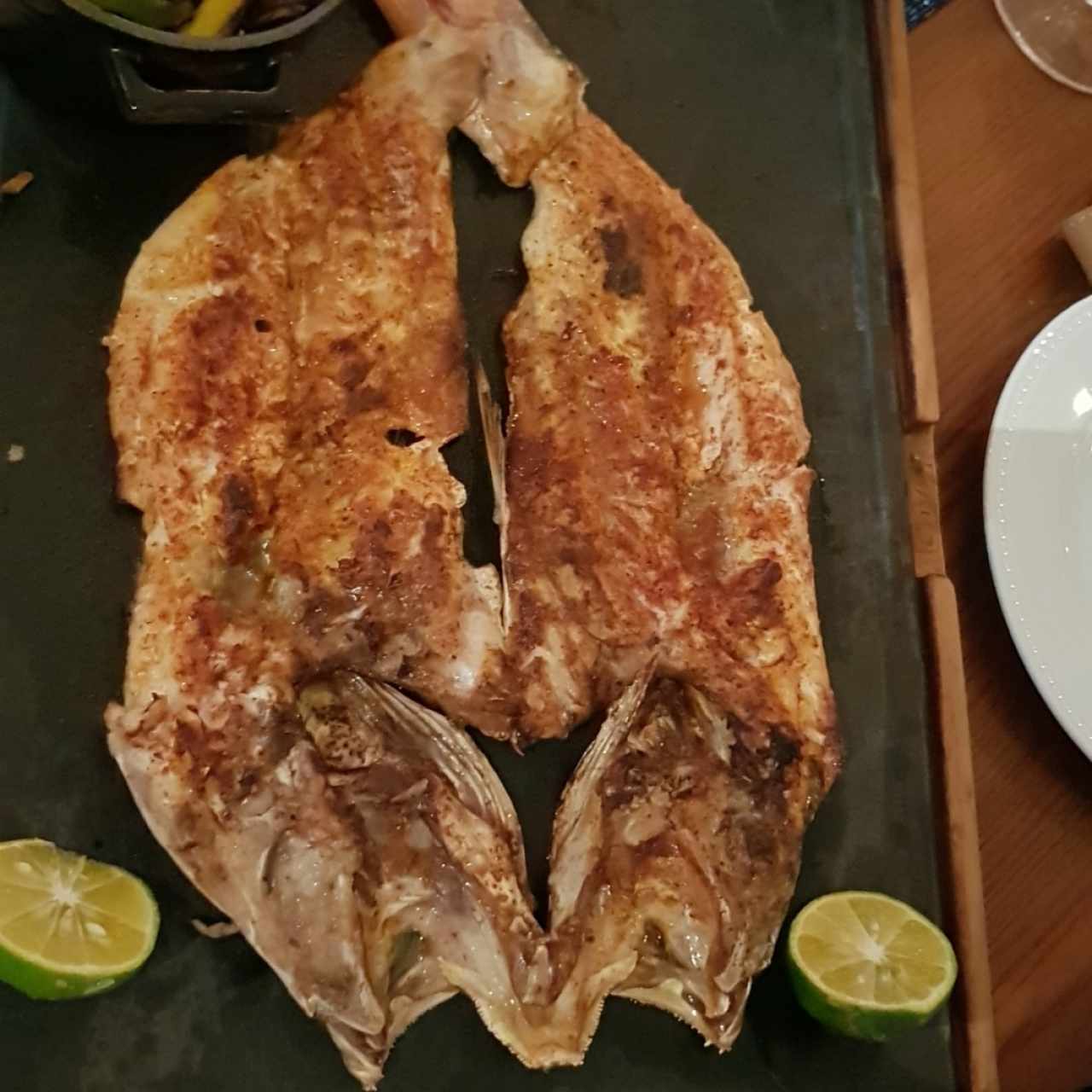 pescado a la brasa