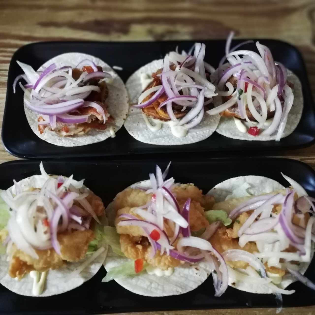 tacos de chicaron de cerdo y de pescado