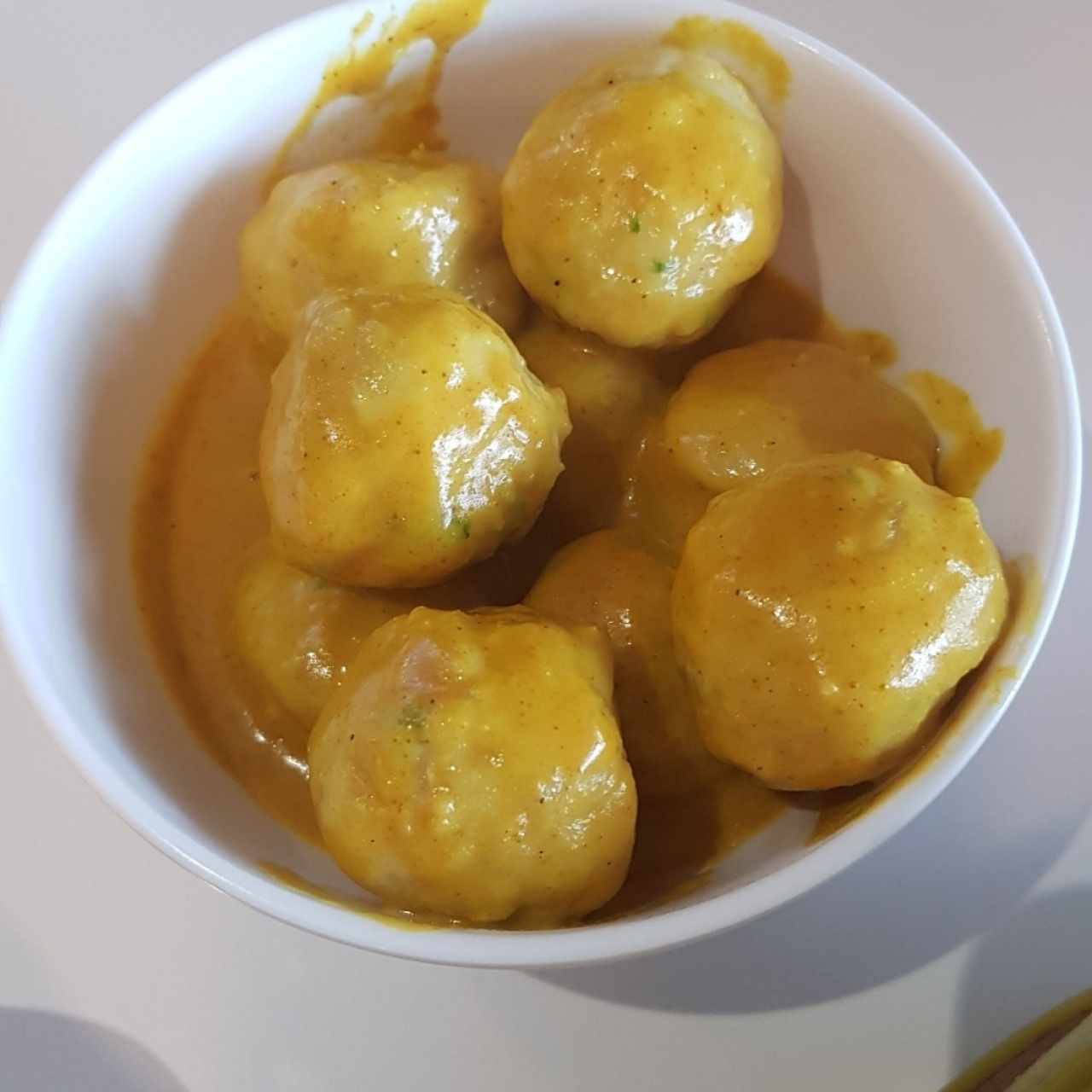 bolitas de pescado al curry