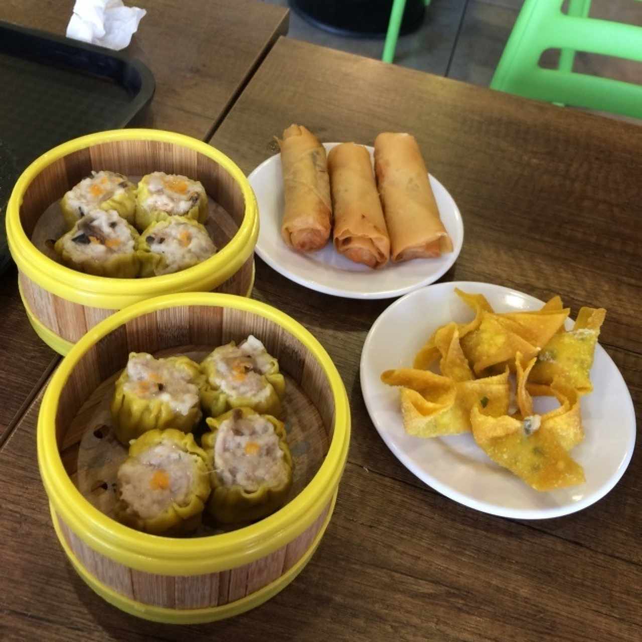 siu mai, rollos primavera, dumplings fritos de cangrejo