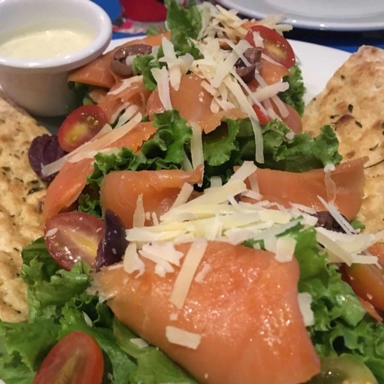 ensalada cesar con salmon 