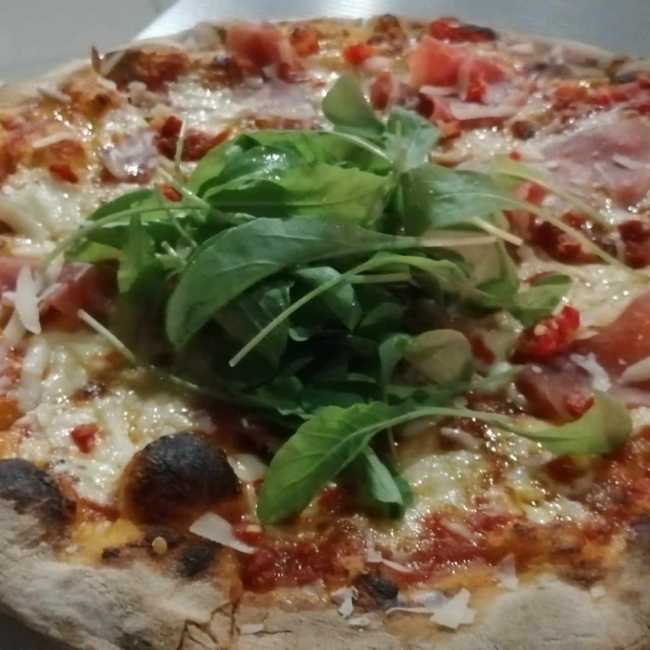 Pizza con jamon serrano