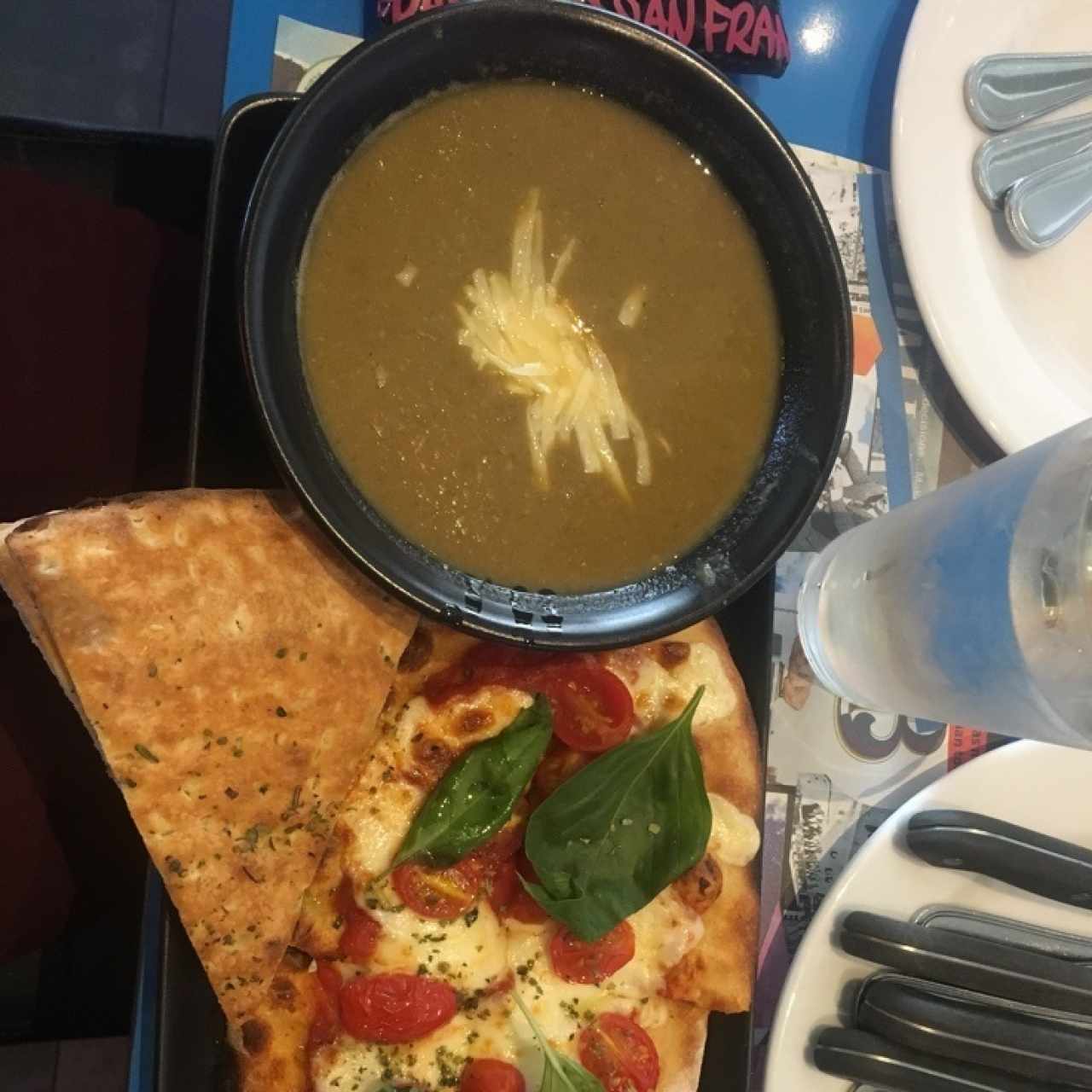 sopa de lentejas y pizza napolitana