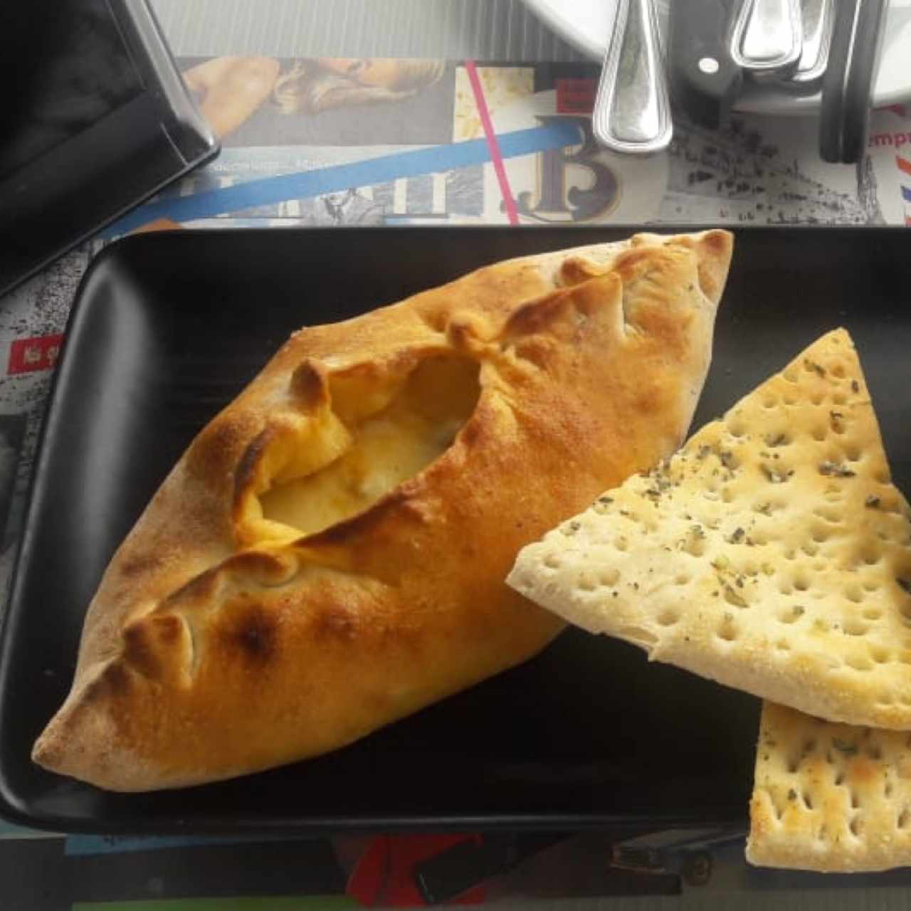 calzone de peperoni y hongos