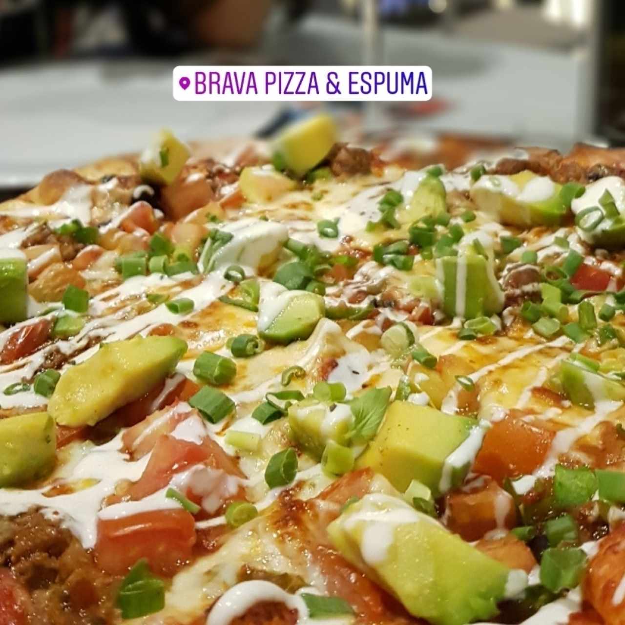 Pizza con aguacate