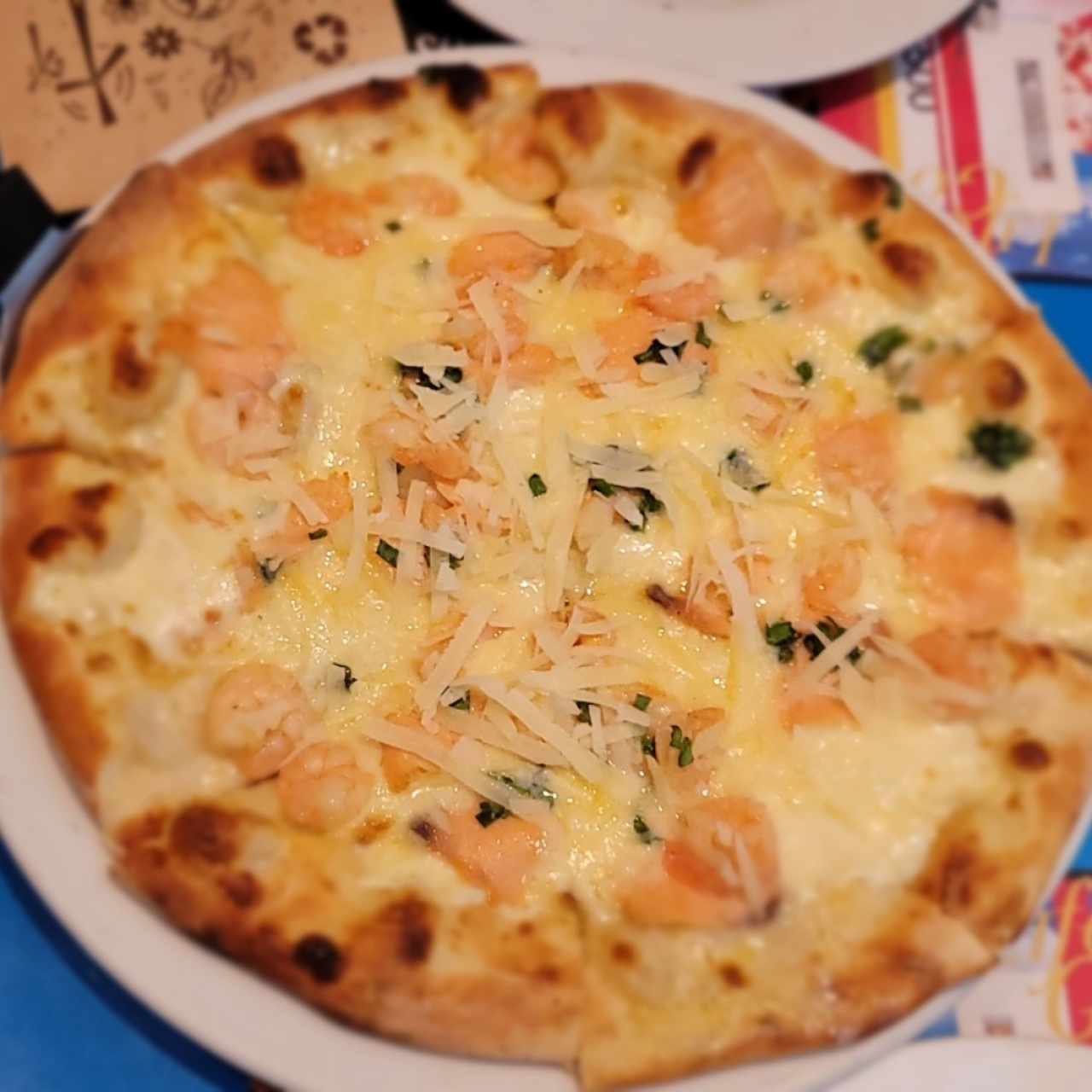 Pizza de Salmón y Camarones