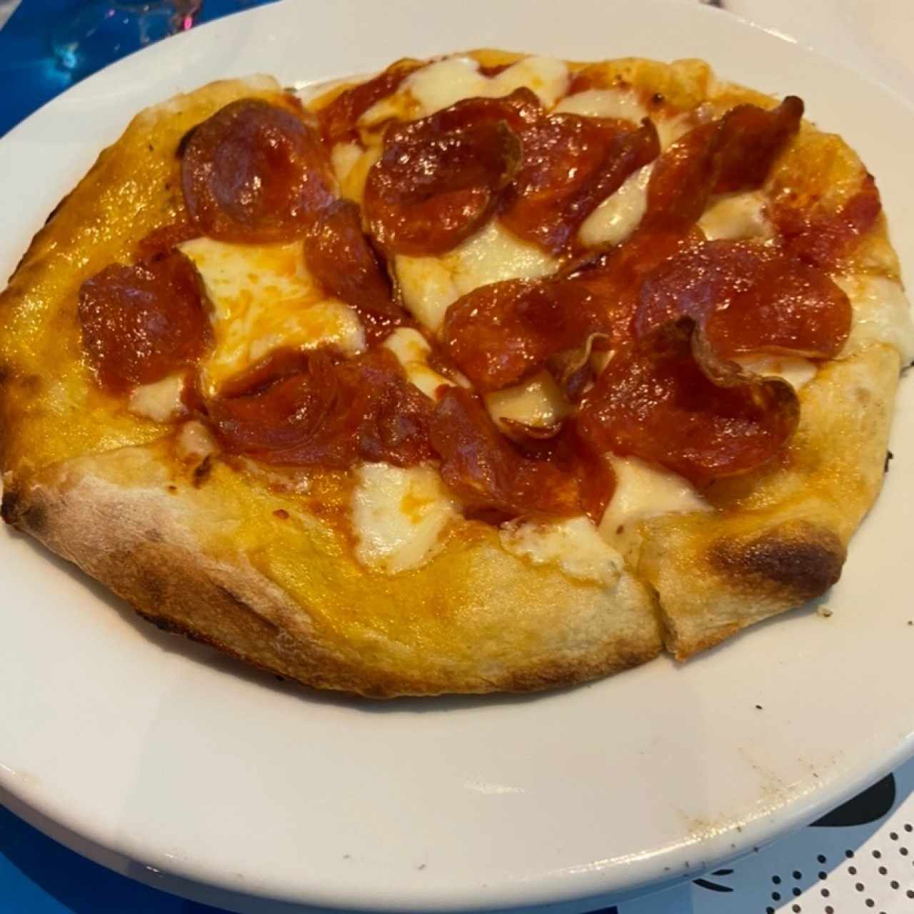 Una pizza de 8" (pepperoni, jamóm o queso) o un Dron de queso con jamón y pepperoni