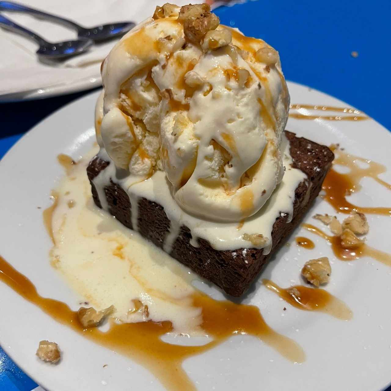 Postres - Brownie con helado