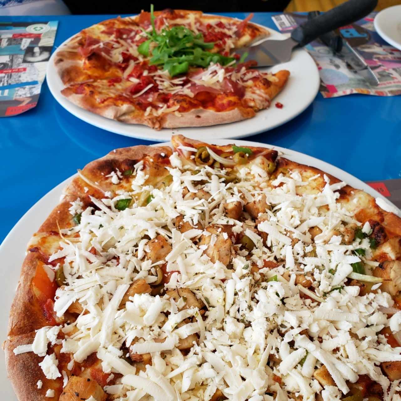 Pizza de pollo / pizza de jamon serrano