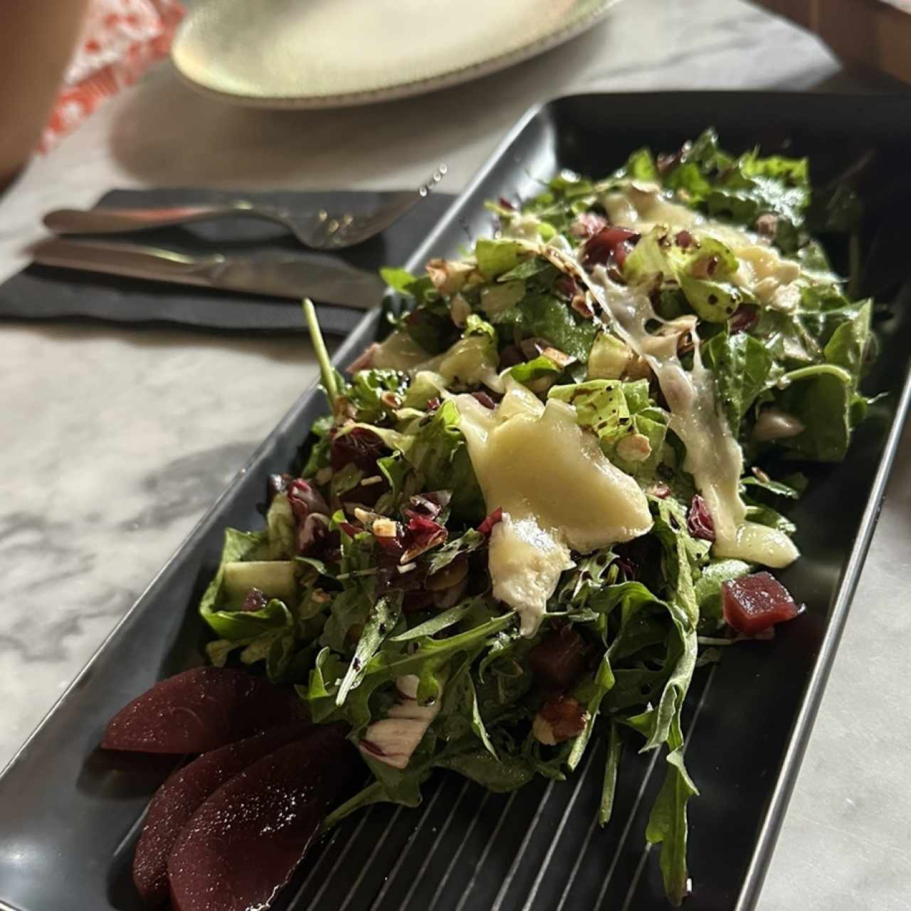 ensalada de peras al vino con queso brie! 