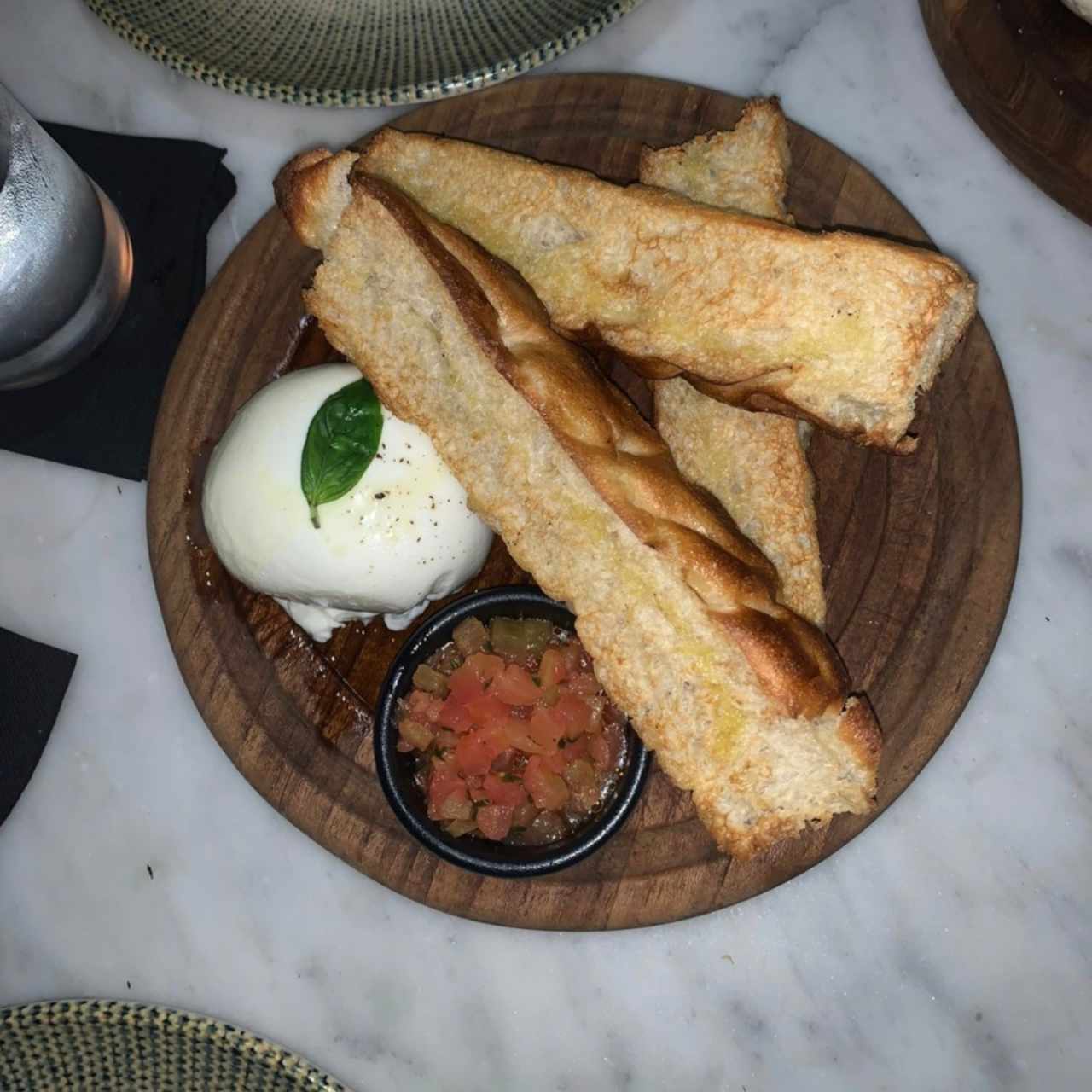 Antipasti - Burrata Semplice