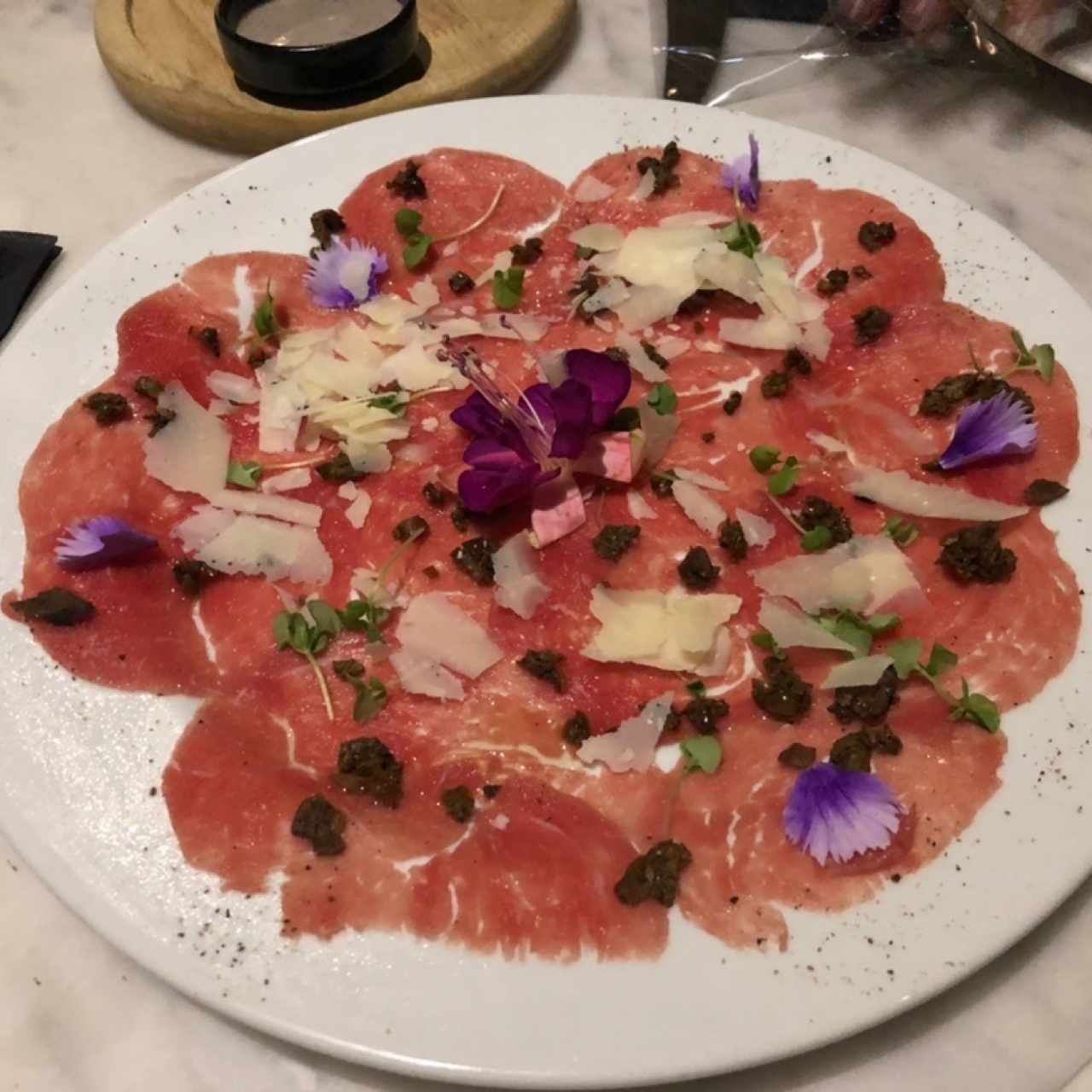 Antipasti - Carpaccio al Tartufo