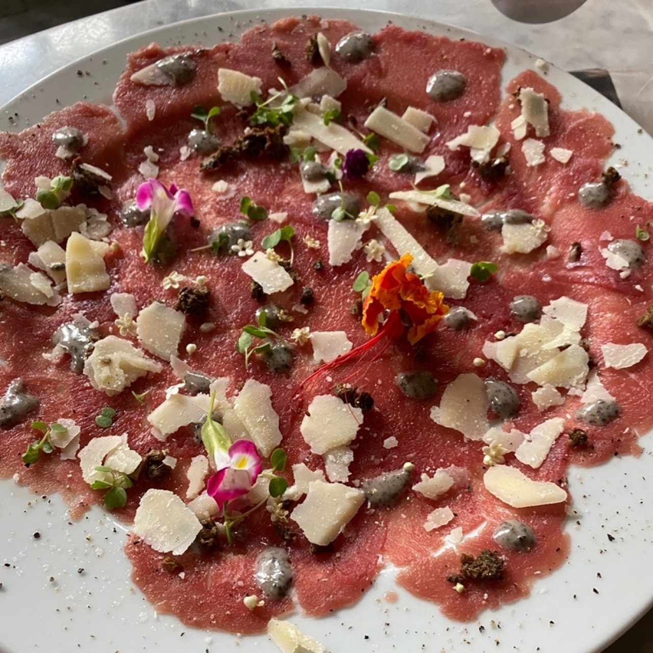 Antipasti - Carpaccio al Tartufo