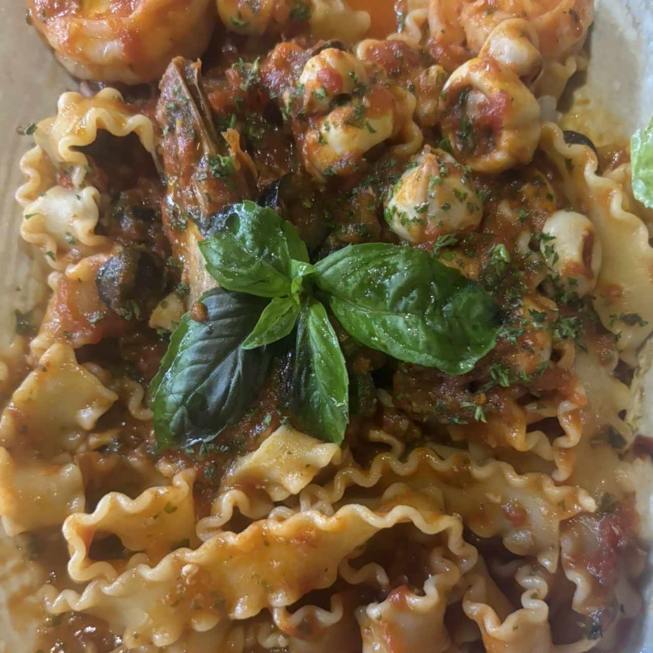 Pasta larga con canarones