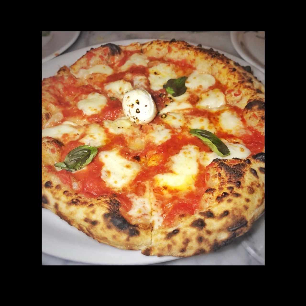 Pizza Magherita a la bufala