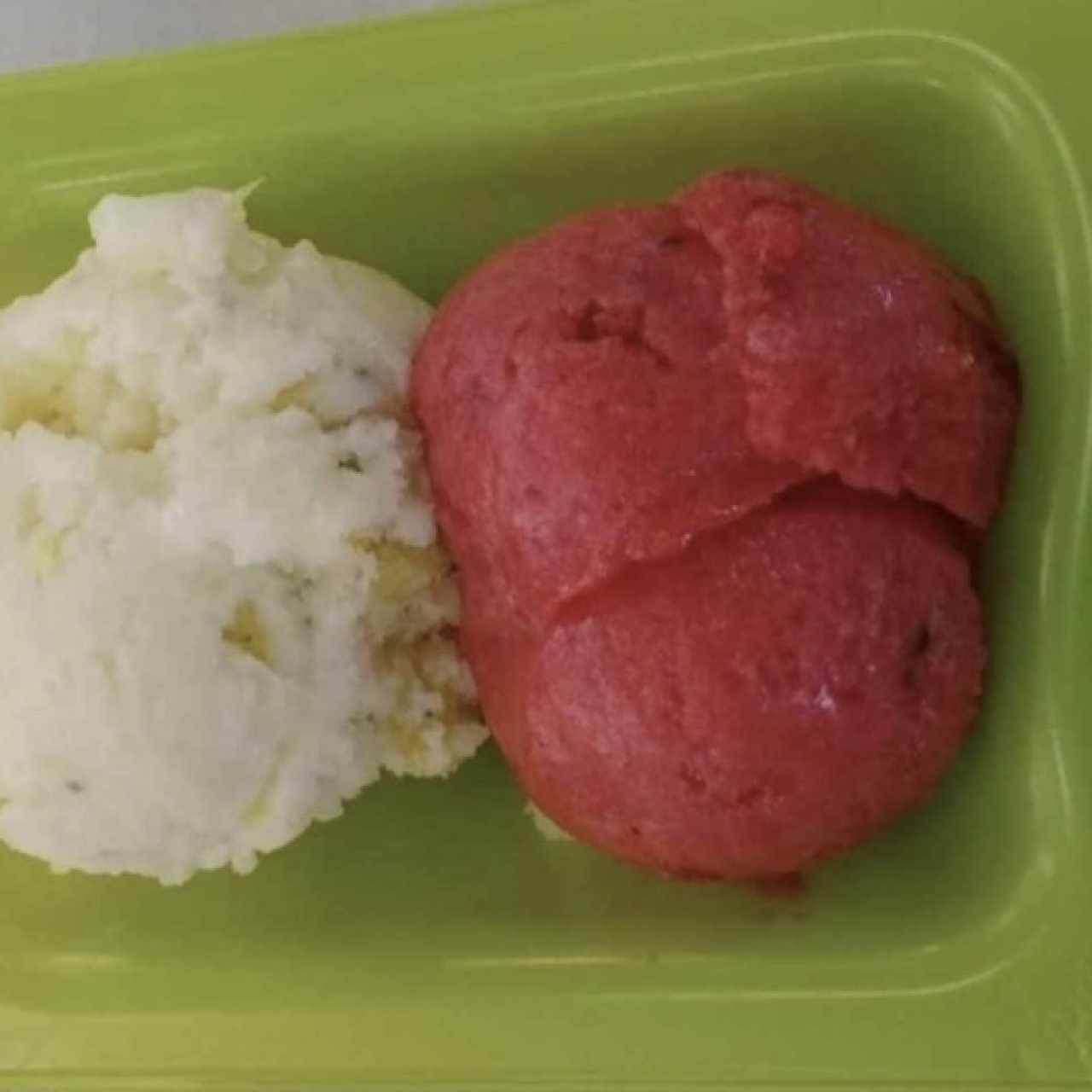 Helado de fresa con vainilla