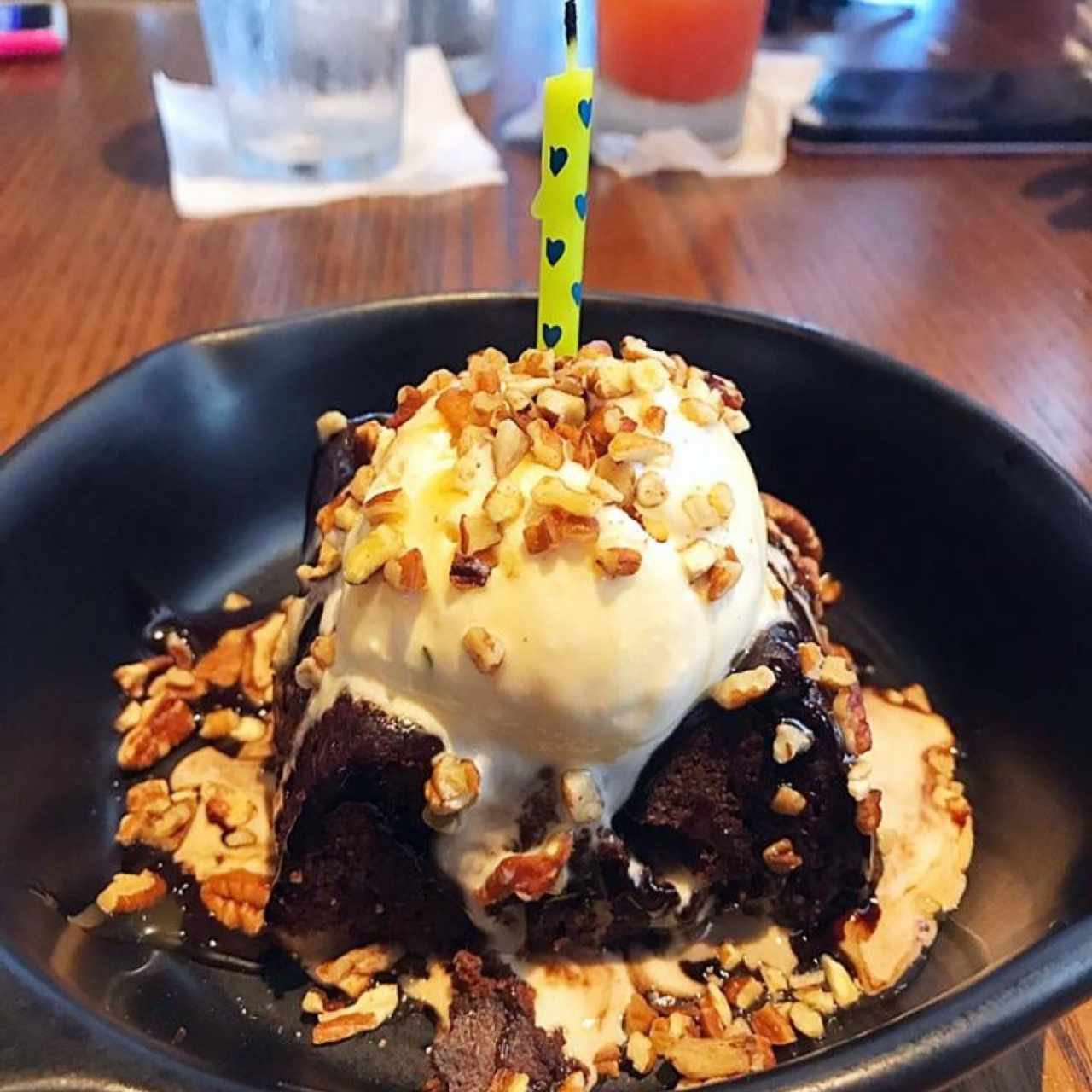 Brownie con helado