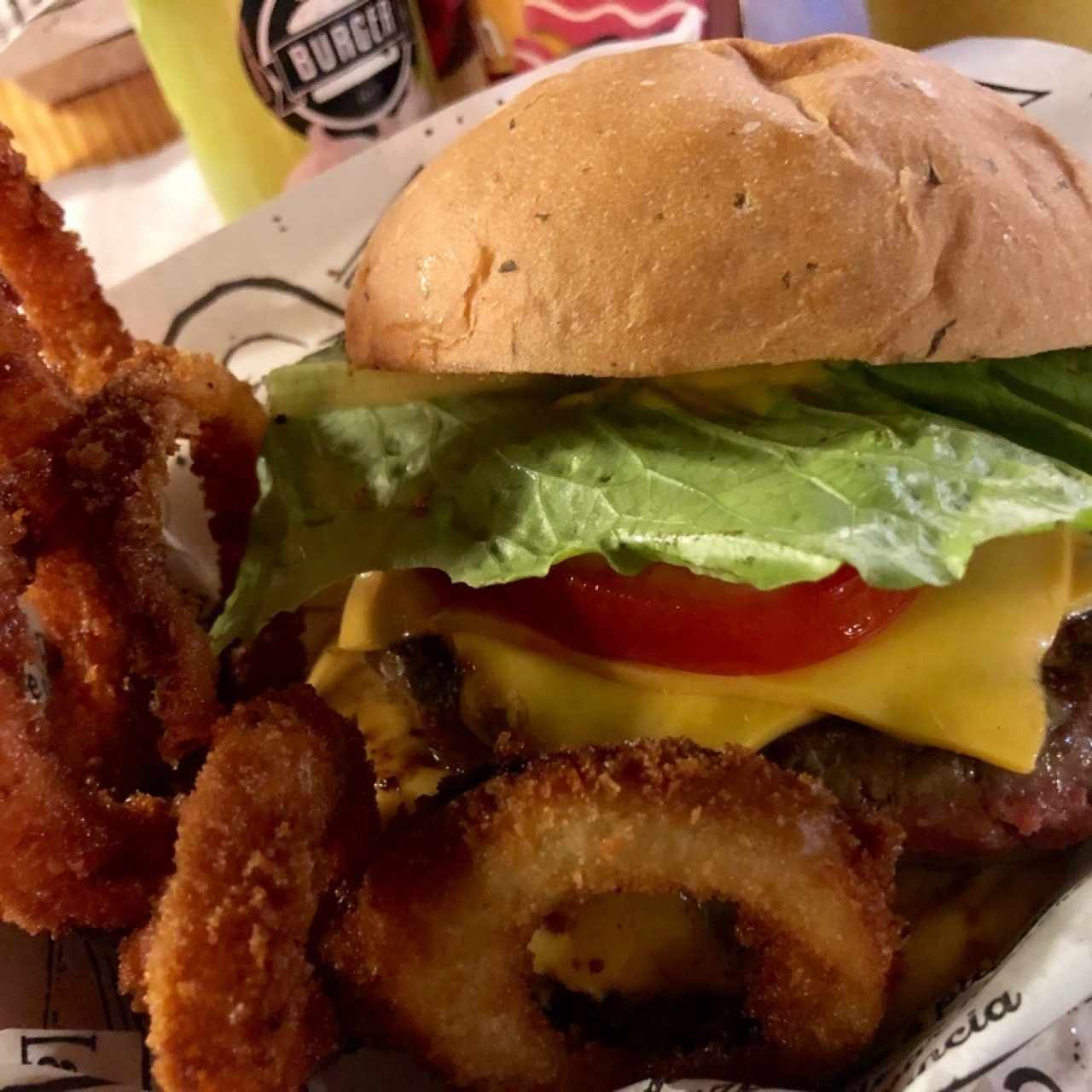 CATEDRAL Una tremenda opción para cuando vengas con mucha hambre y el sabor indiscutiblemente espectacular 🍔