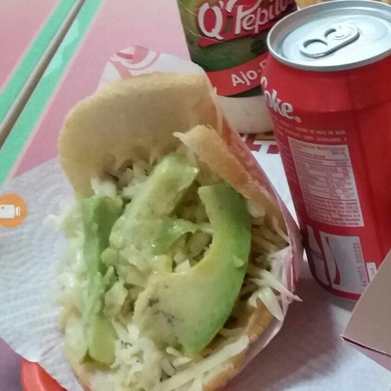 arepa de pollo 