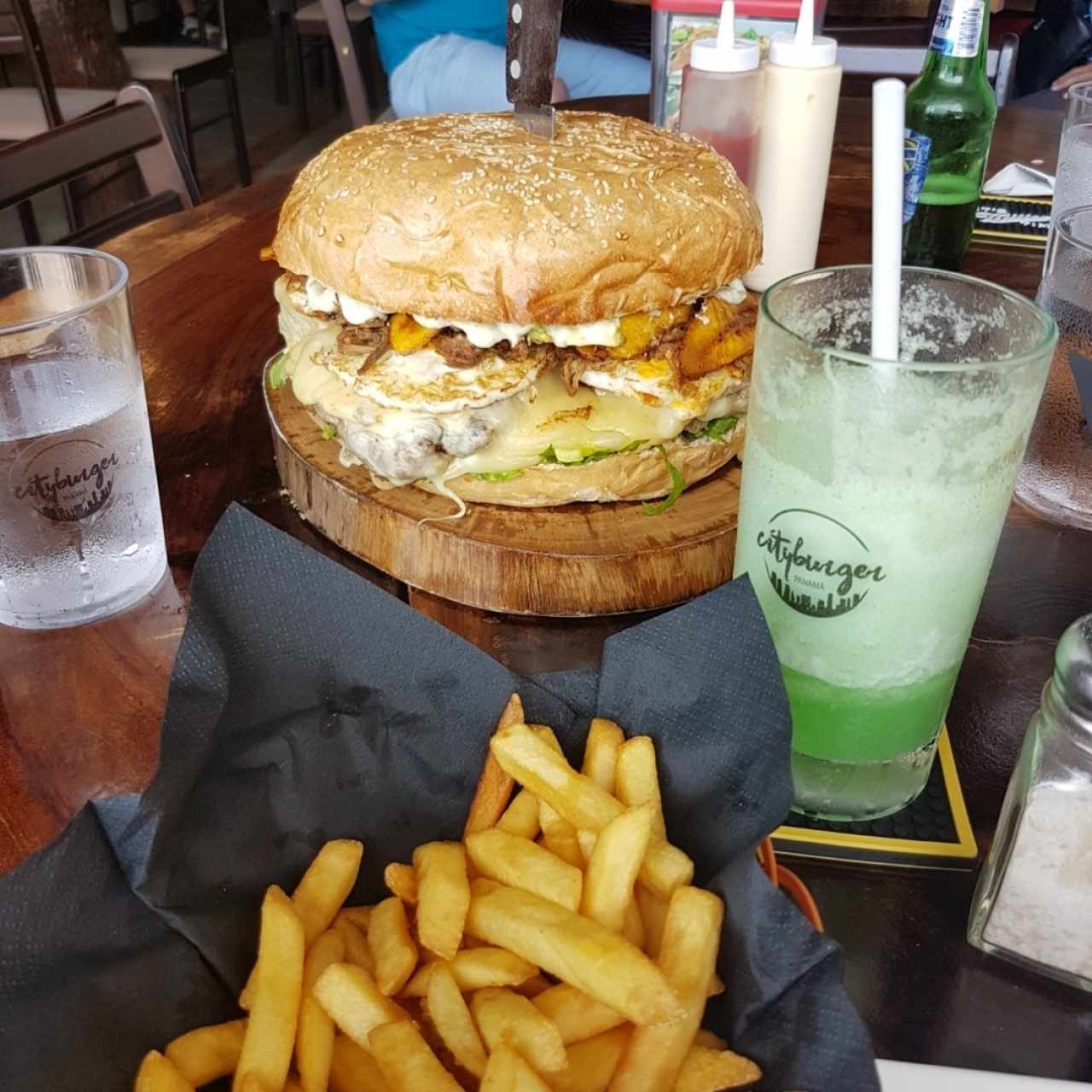 maxiburguer caracas