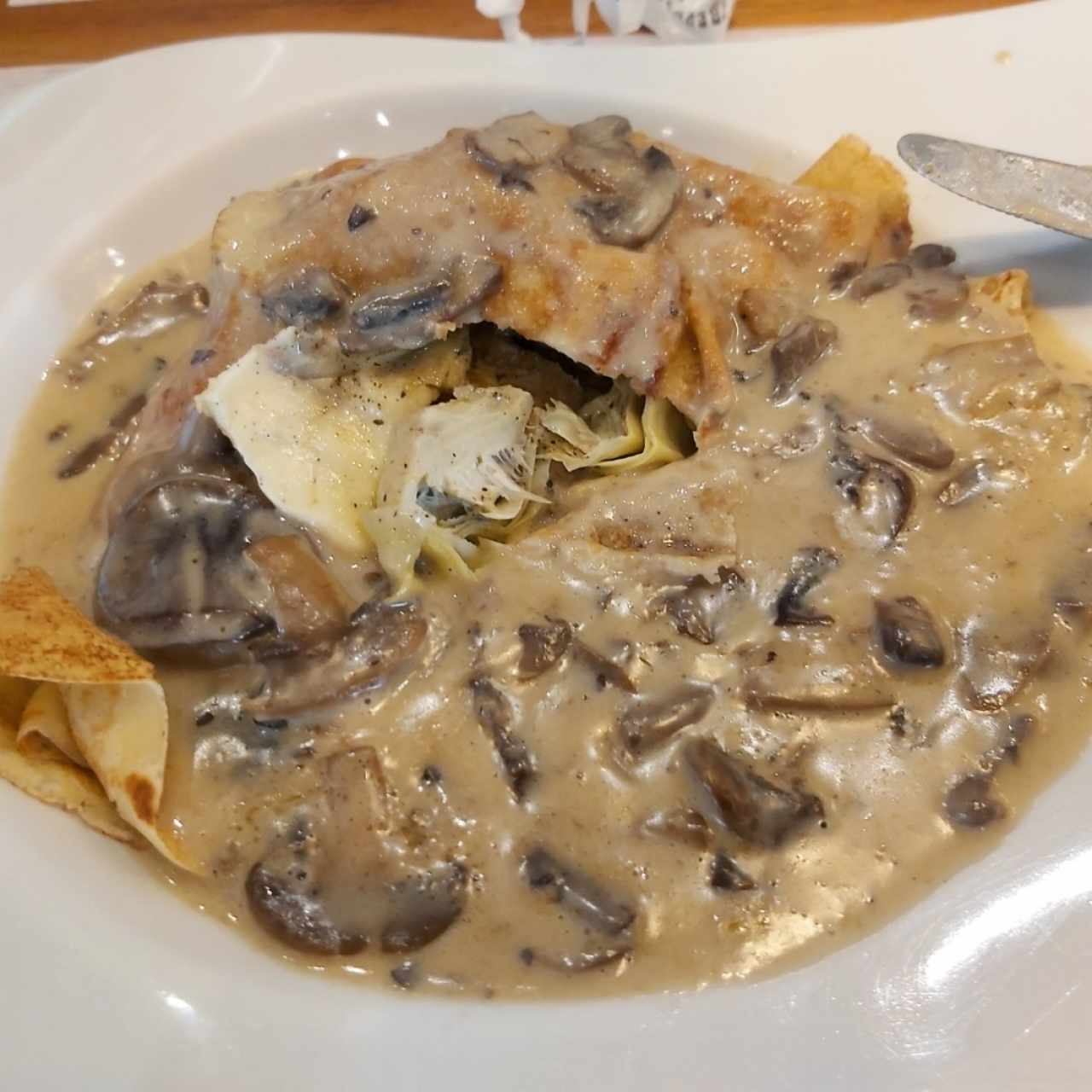 alcachofas, con queso y hongos