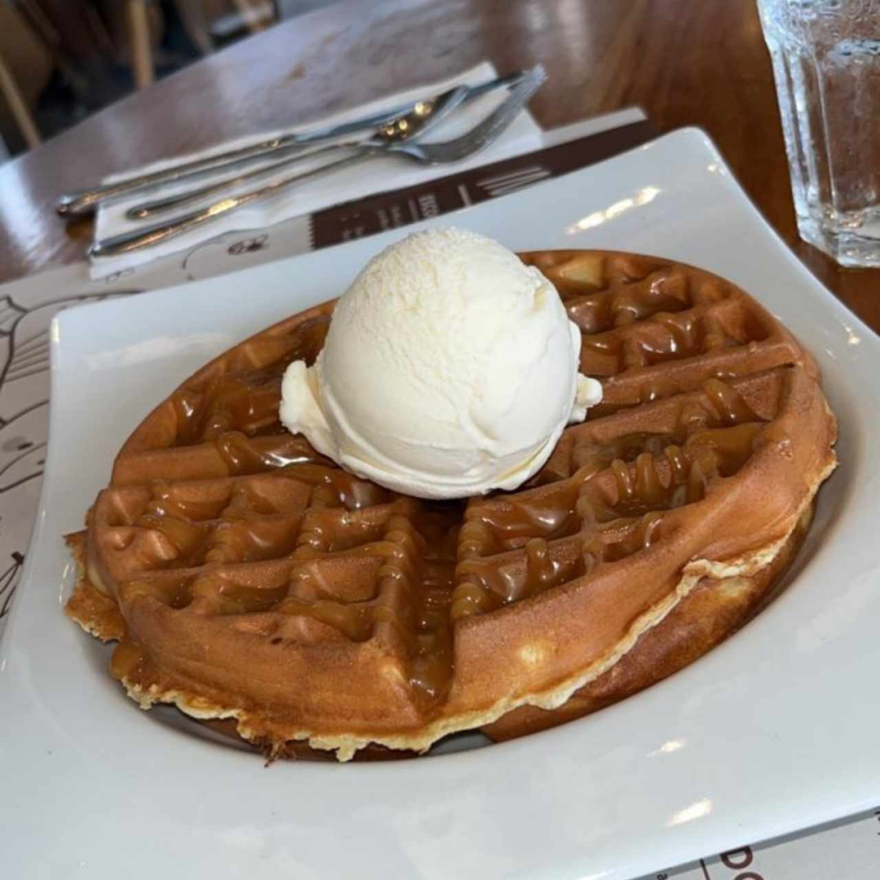 waffles con helado vainilla 