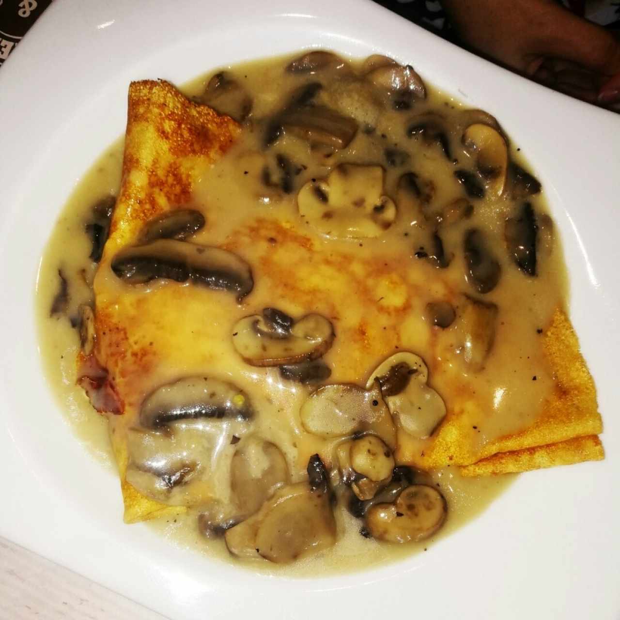 Crepe de pollo con hongos