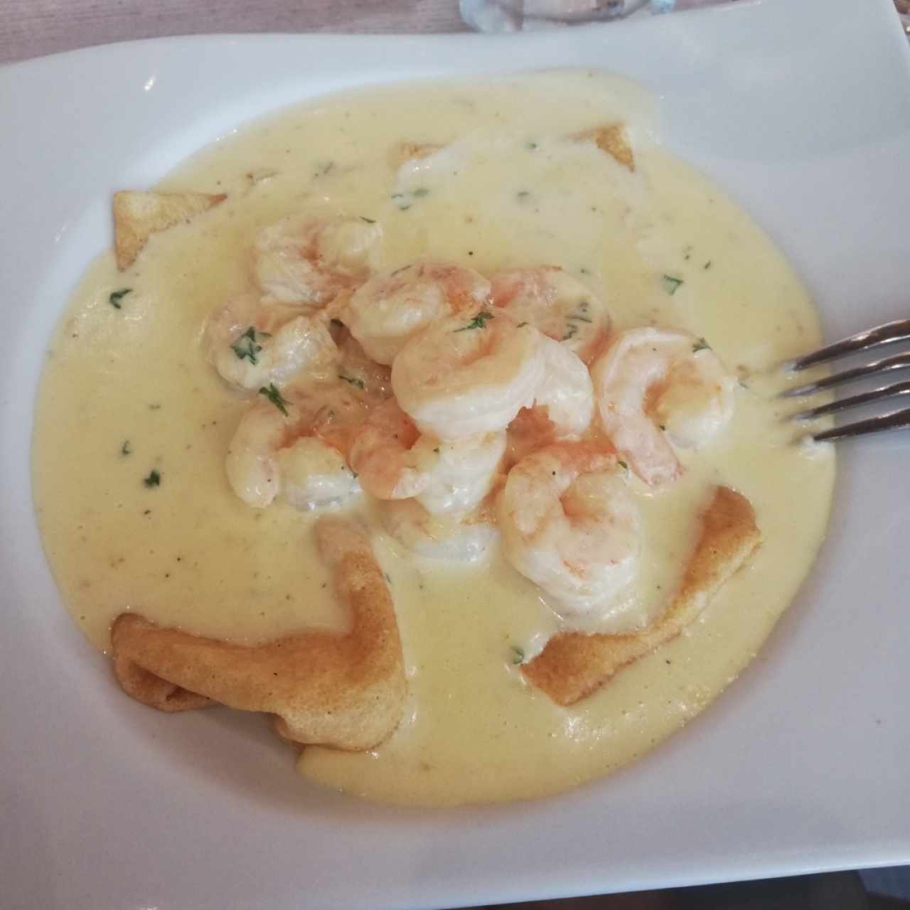 crepes de camarones al ajillo