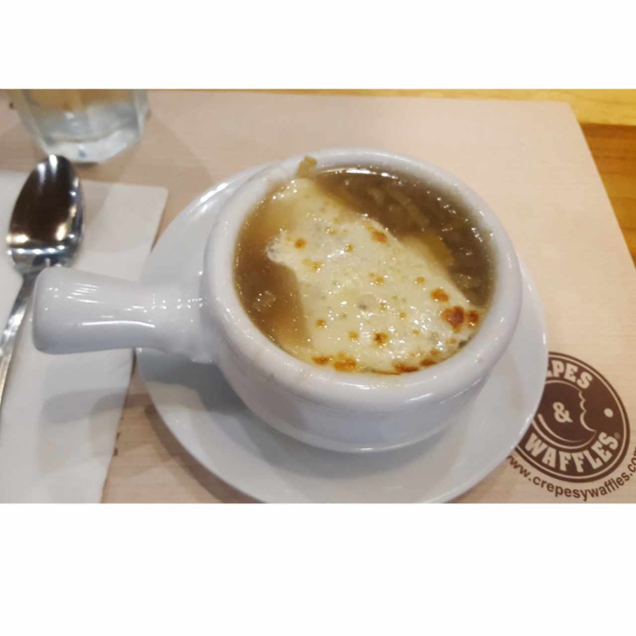 Sopa de Cebolla con Queso Gratinado 