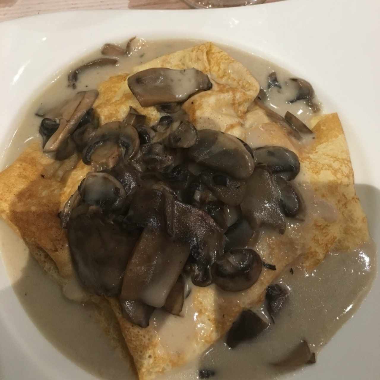 Crepes de pollo con queso y champiñones 