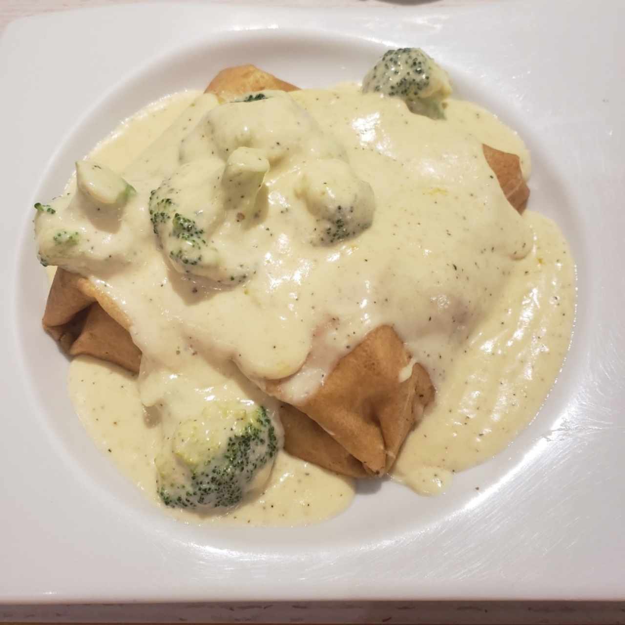 Crepes de Pollo con Brocoli y Queso