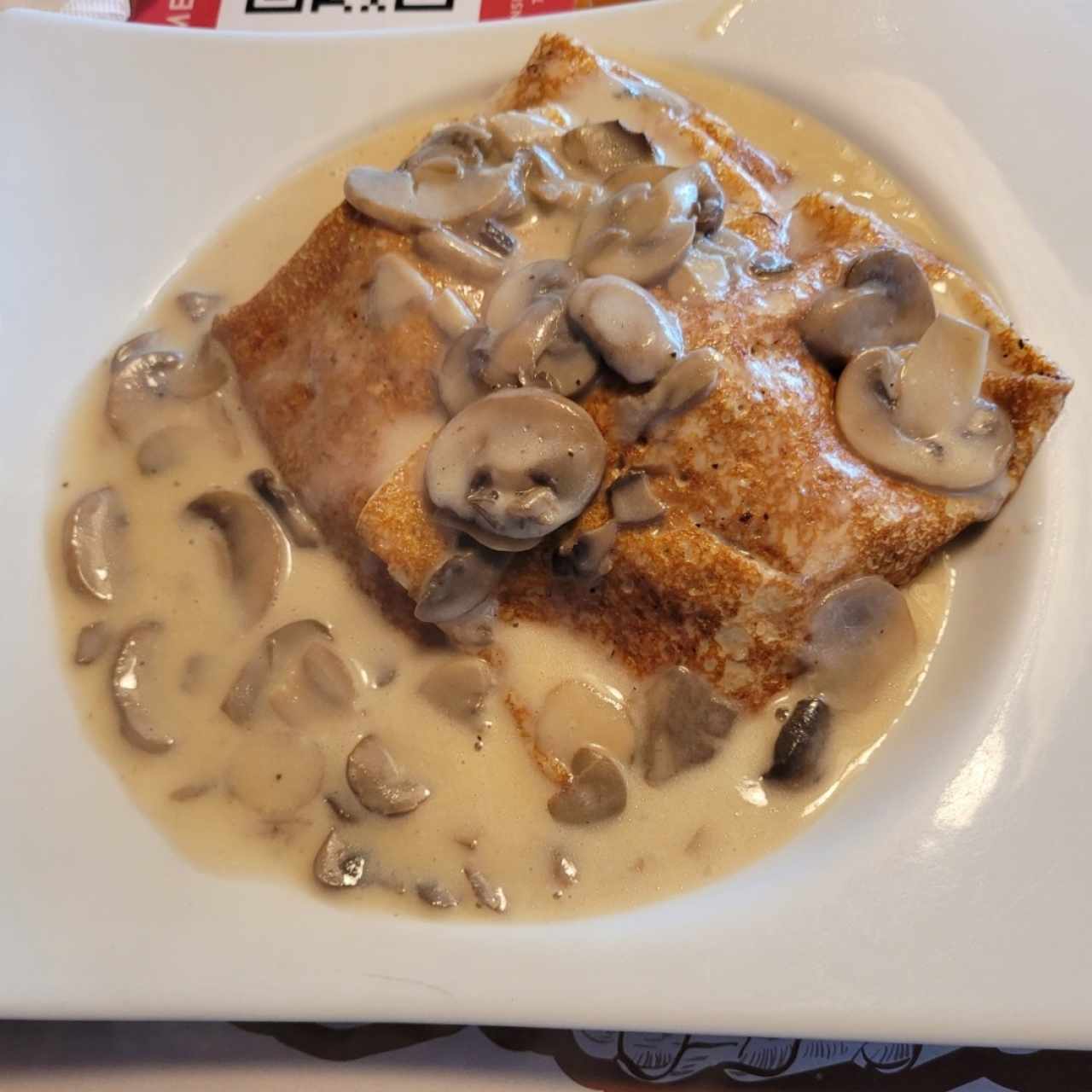 Crepes de pollo y hongos