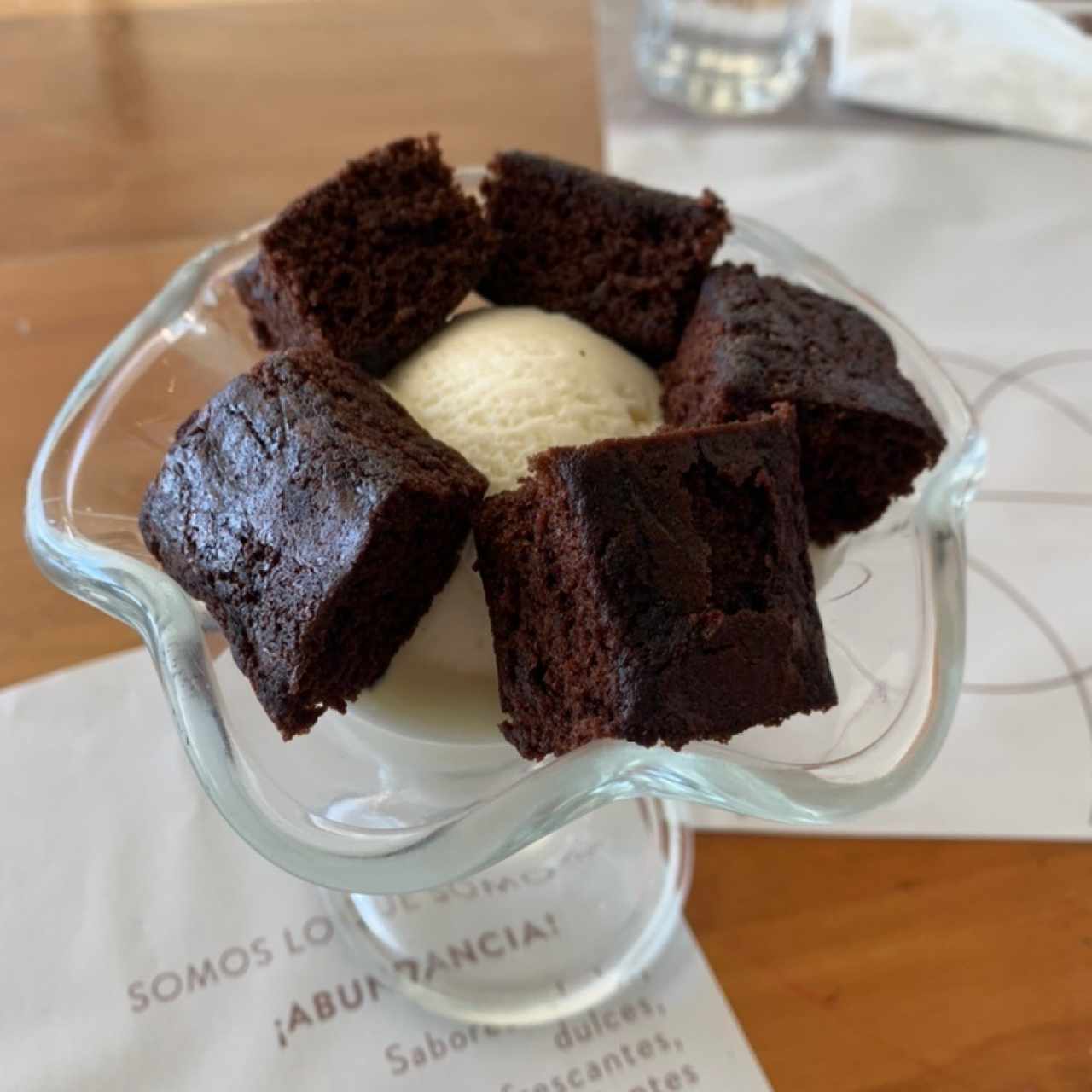 Brownie con helado 