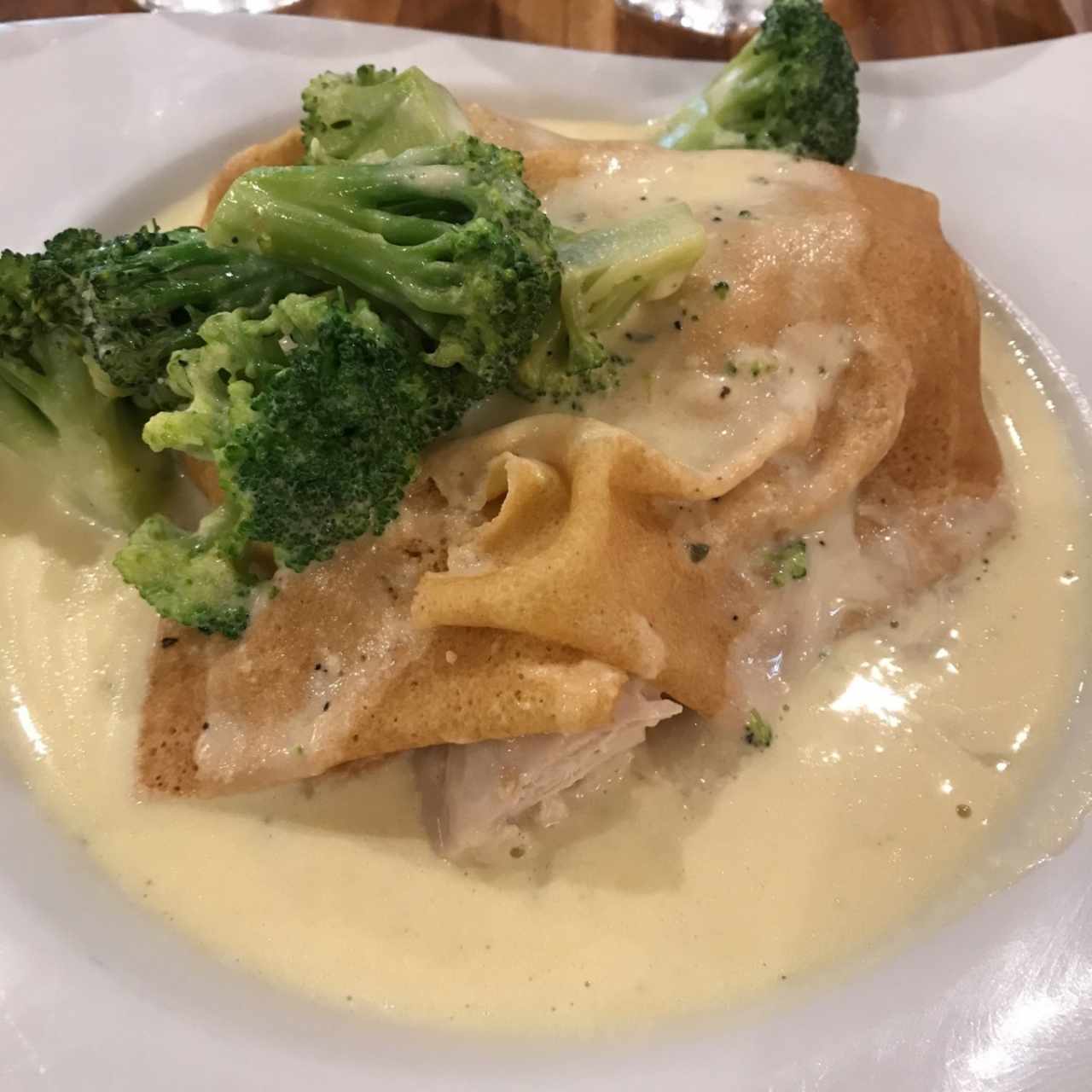 crepes de pollo, queso y brocoli