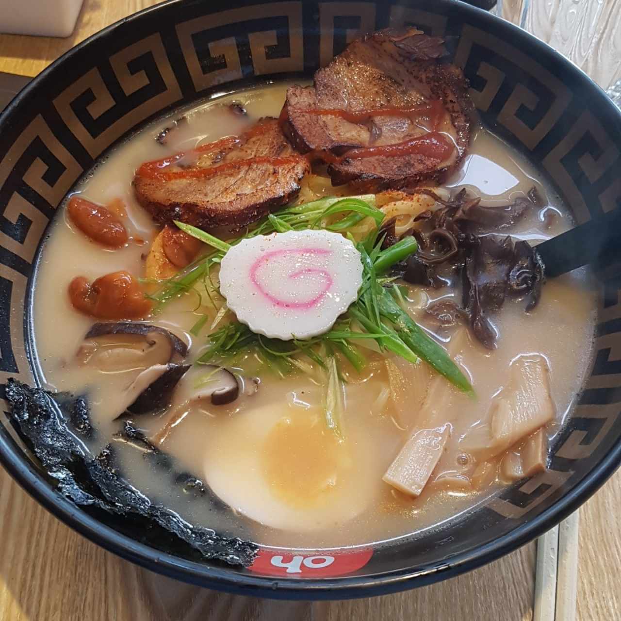 Ramen Karai, nuevo chef... ahora el cerdo es asado y el caldo tiene poco sabor