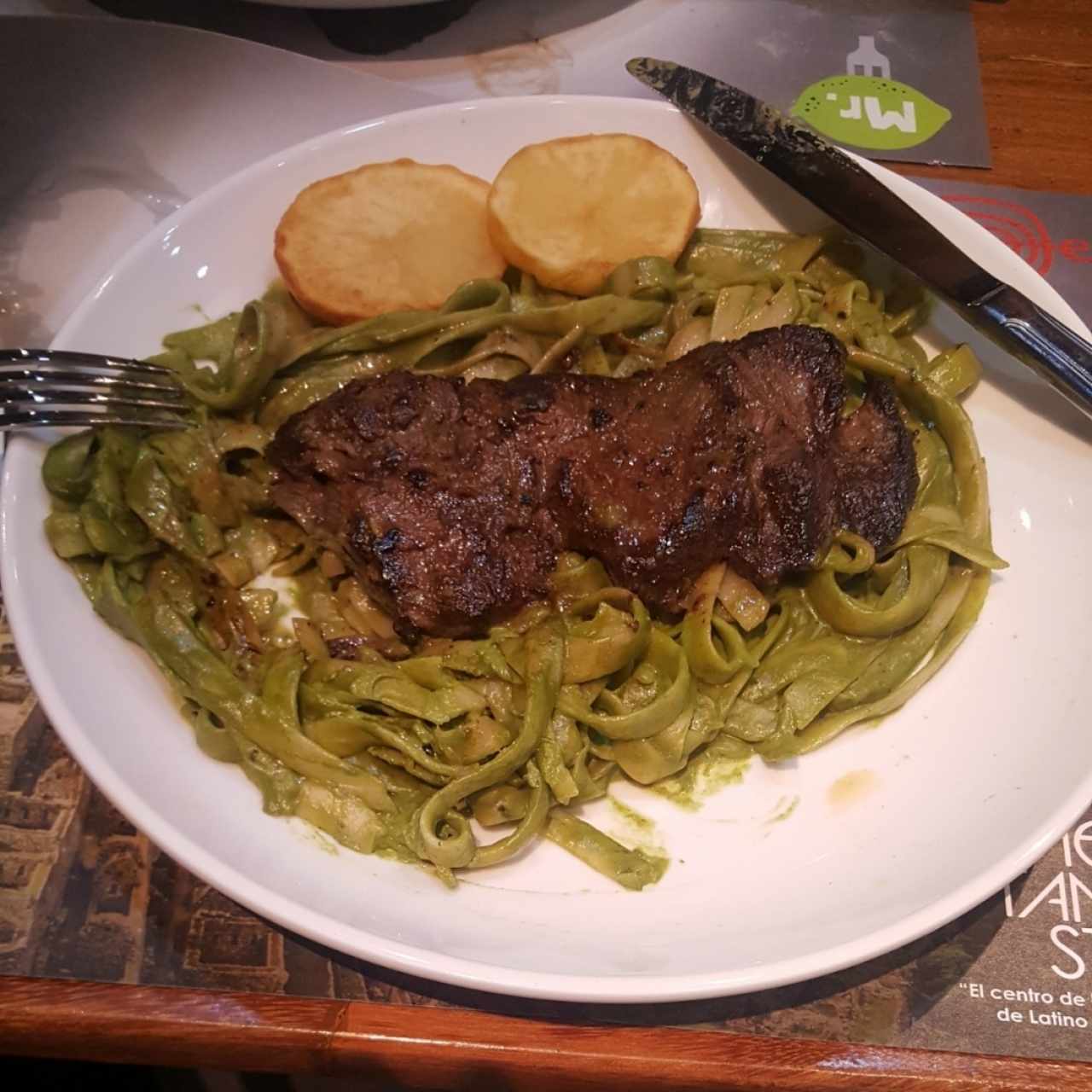 Tallarin Verde con Churrasco