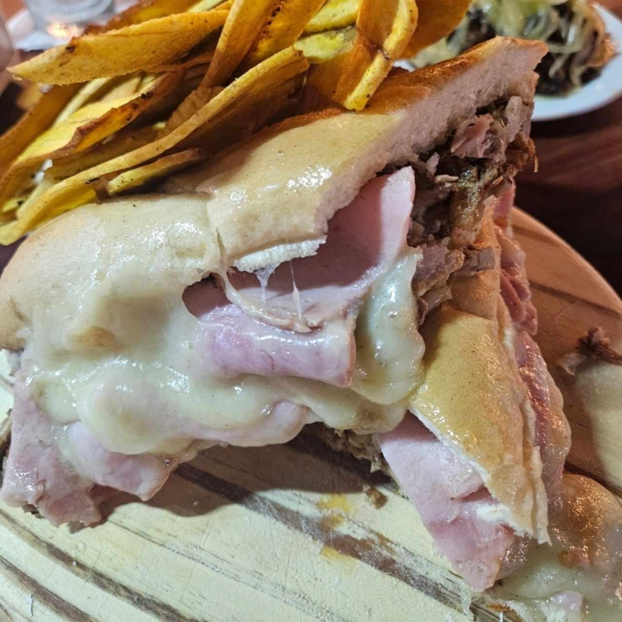 Menú - Sandwich Cubano