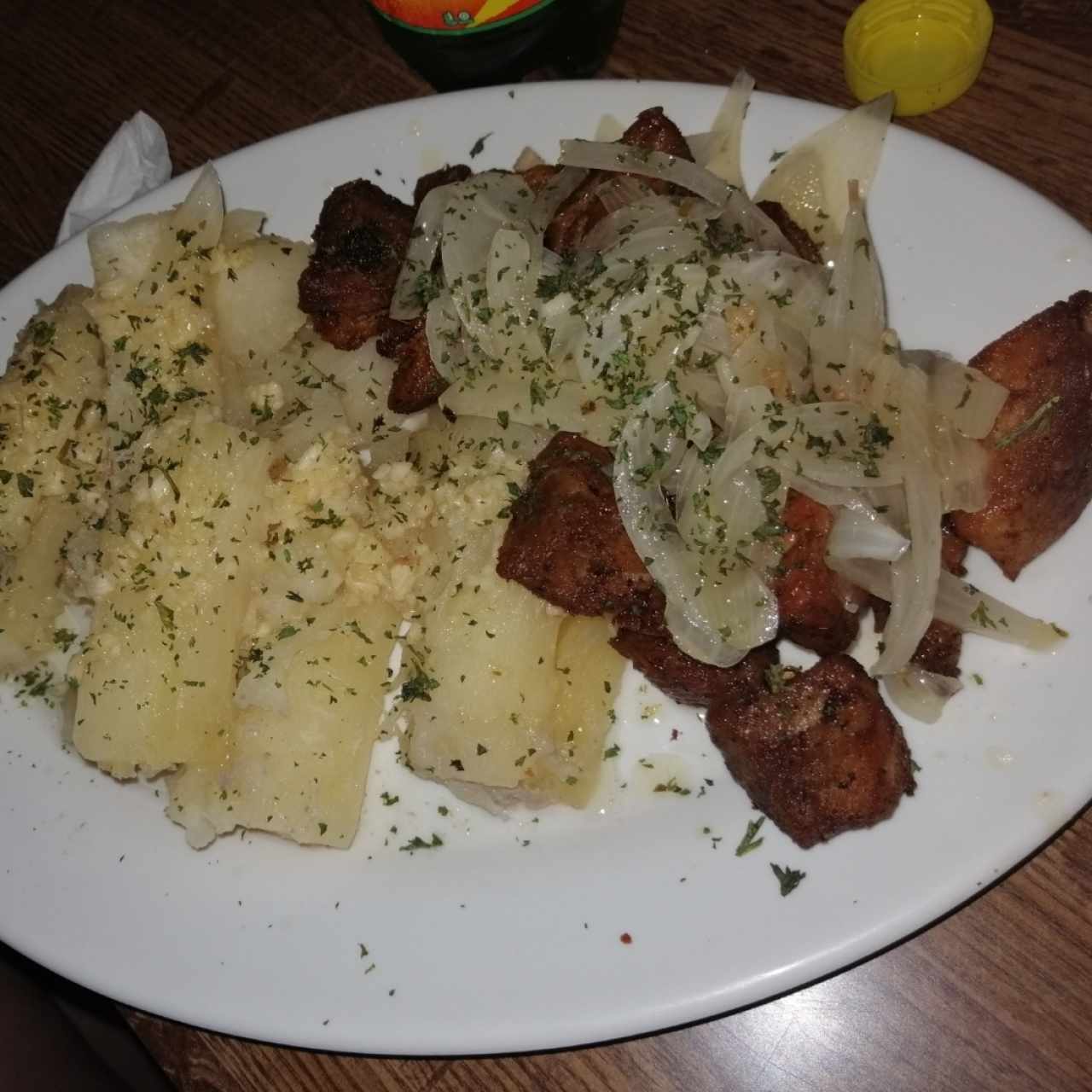 Masitas de puerco con yuca