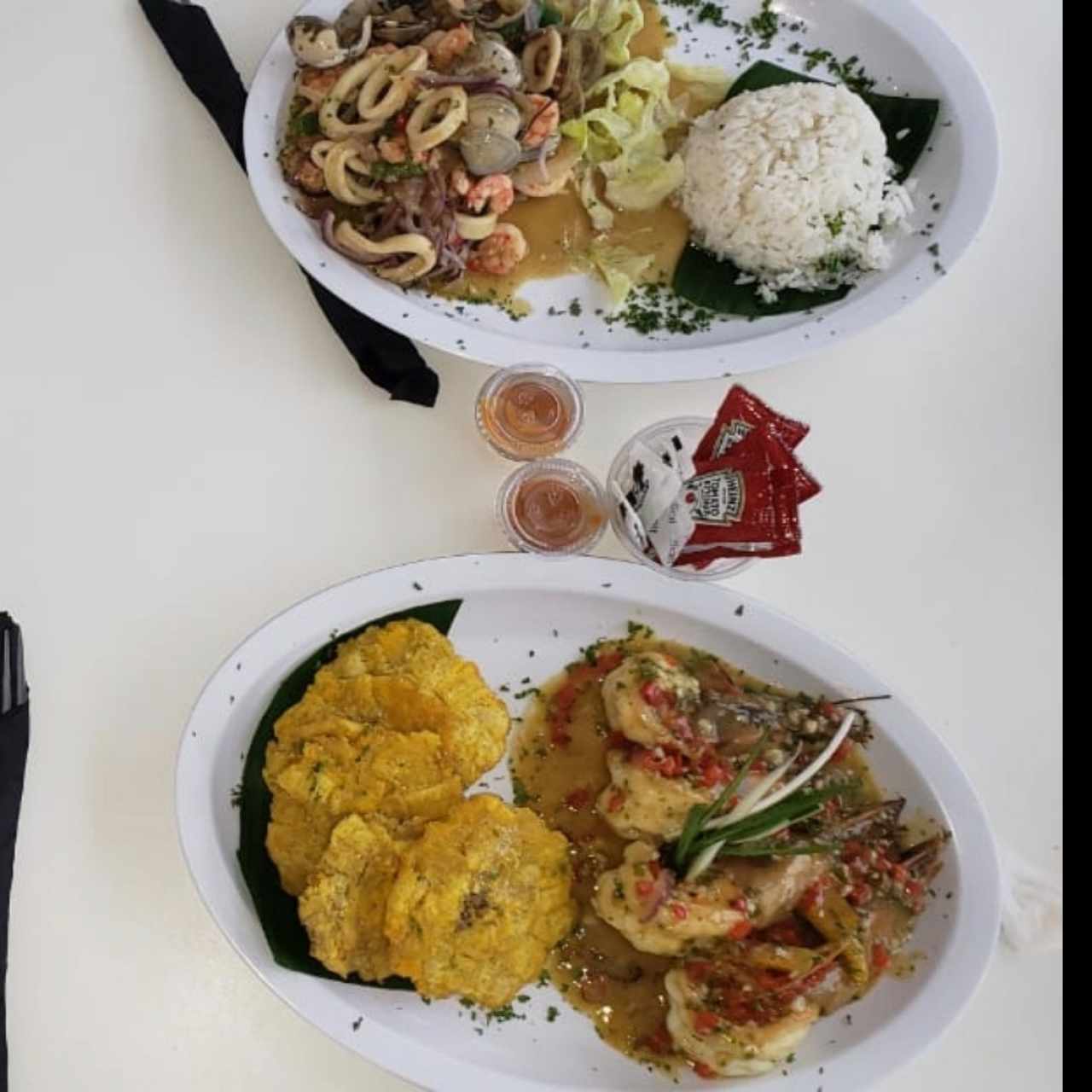 Mariscos salteados y Langostinos al ajillo